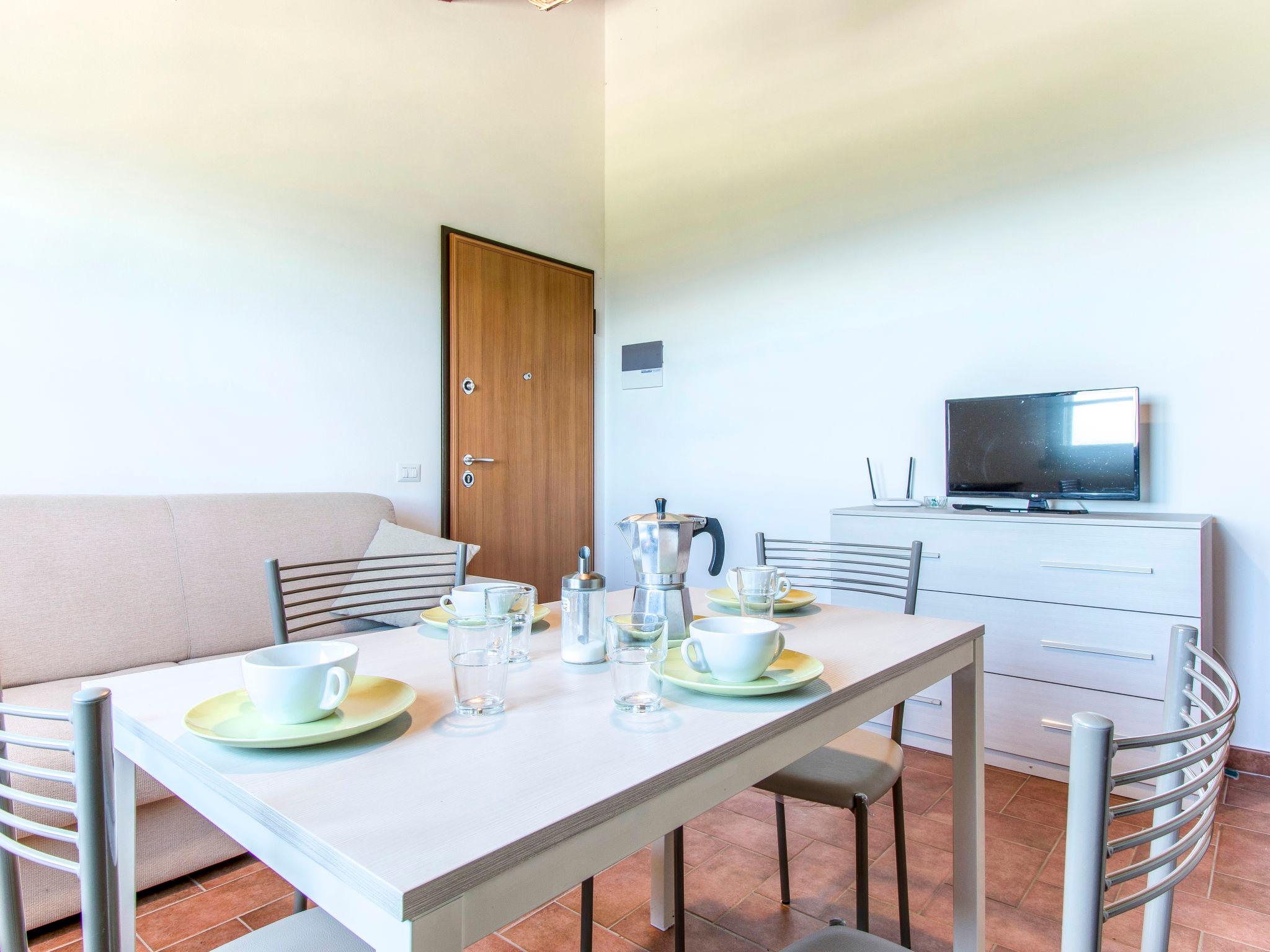 Photo 10 - 1 bedroom Apartment in Riparbella with swimming pool and terrace