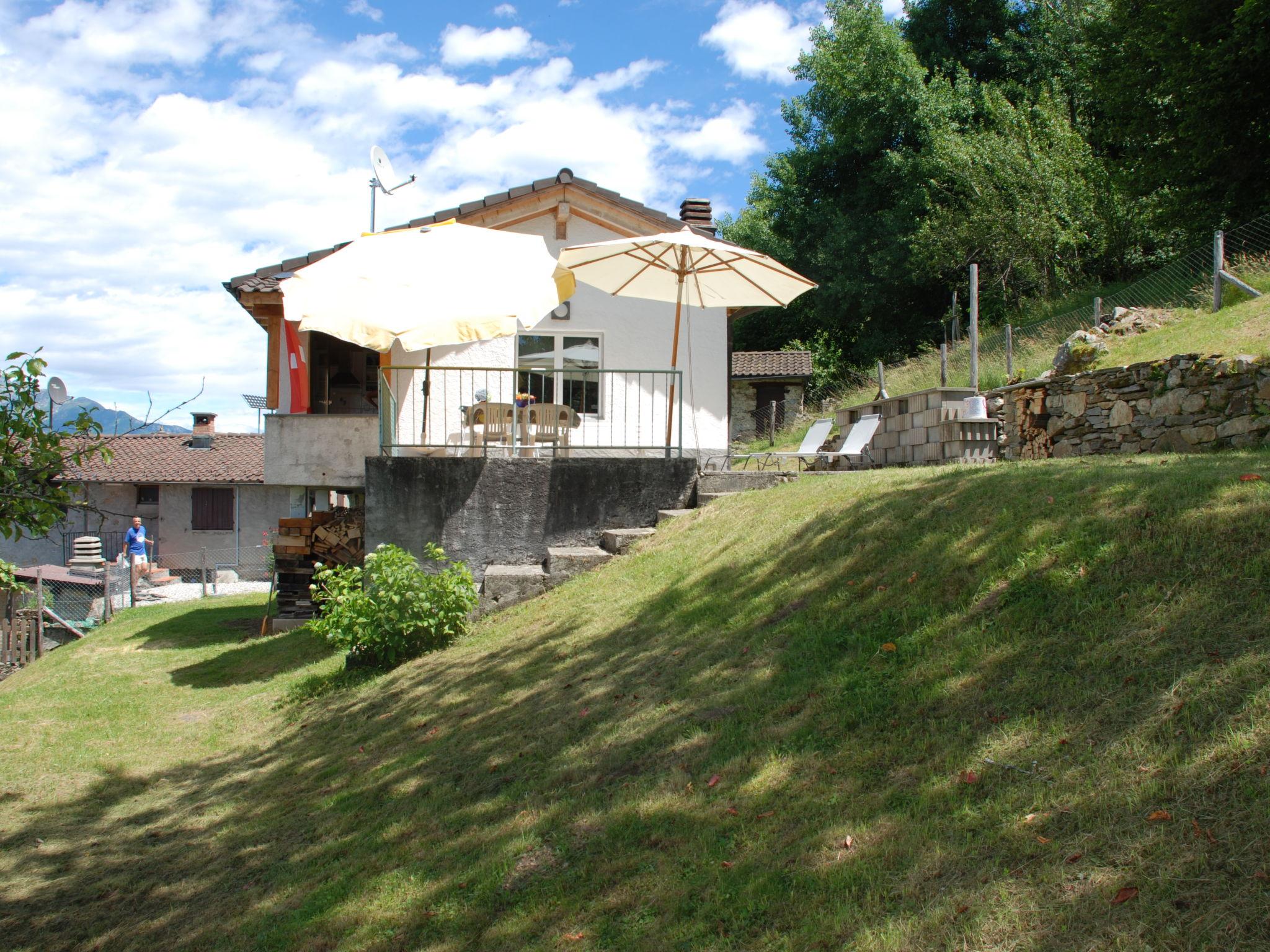 Foto 41 - Casa de 2 habitaciones en Gambarogno con jardín y terraza