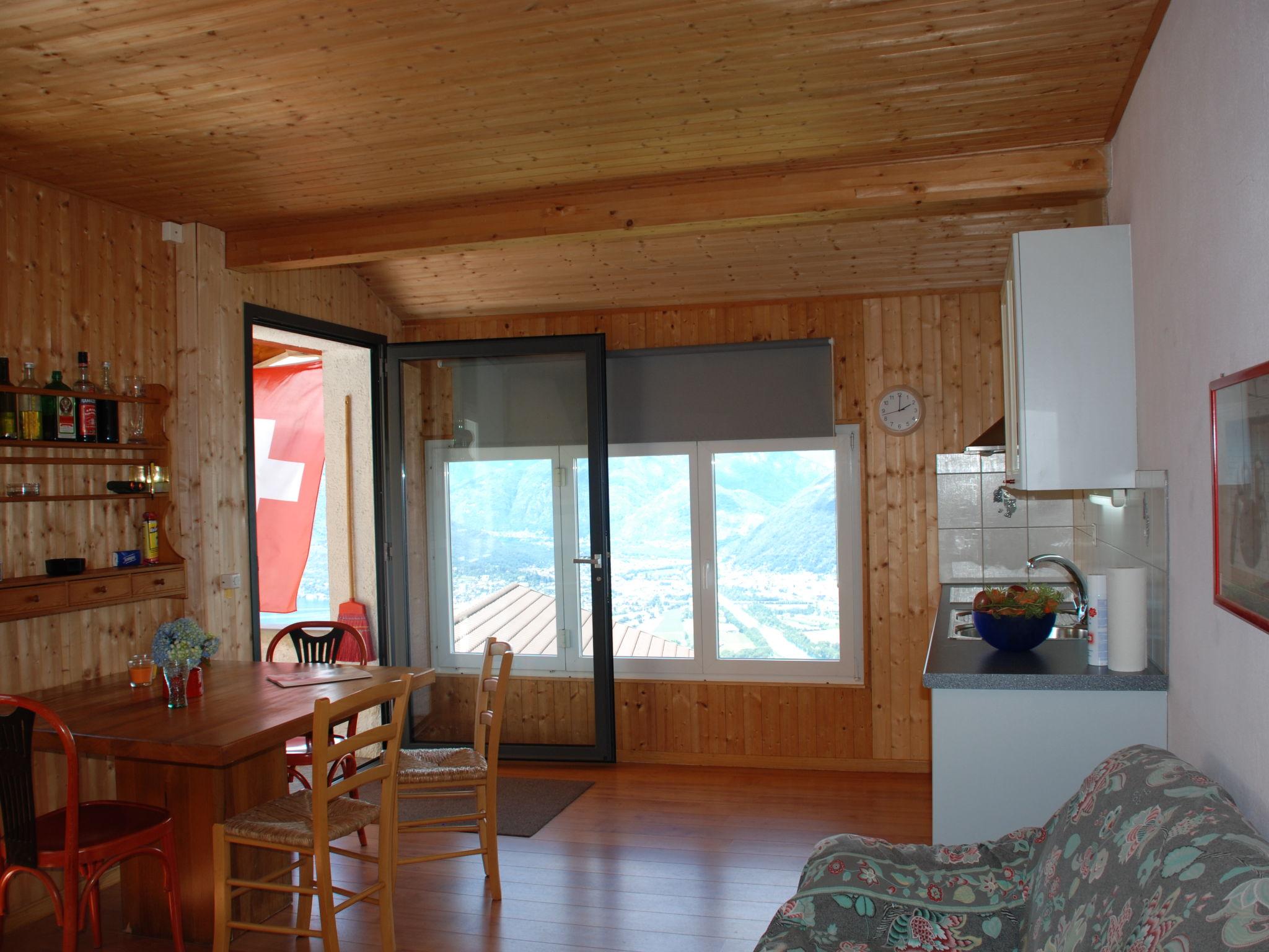 Photo 3 - Maison de 2 chambres à Gambarogno avec jardin et terrasse