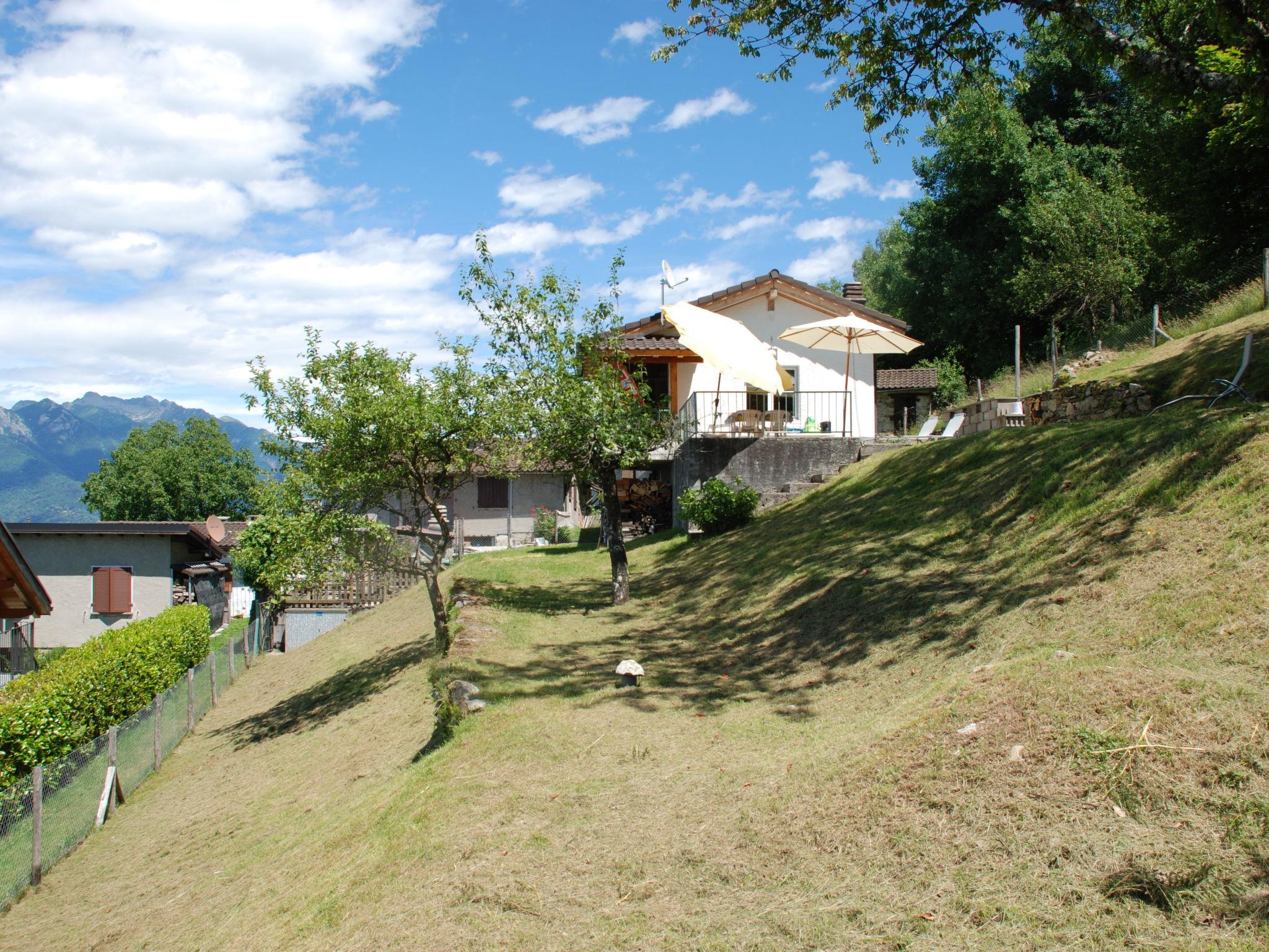 Foto 30 - Casa con 2 camere da letto a Gambarogno con giardino e terrazza