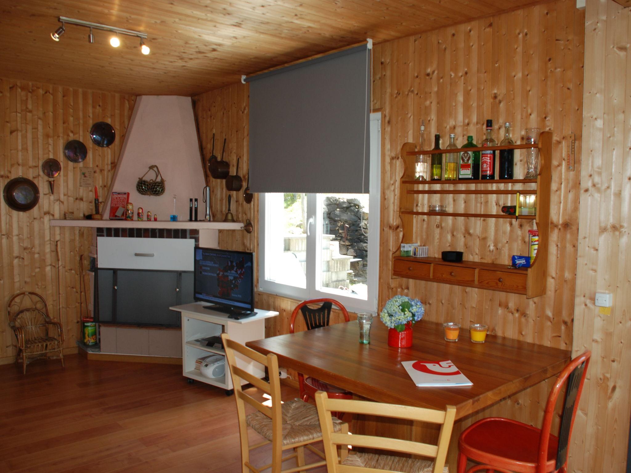 Photo 2 - Maison de 2 chambres à Gambarogno avec jardin et terrasse