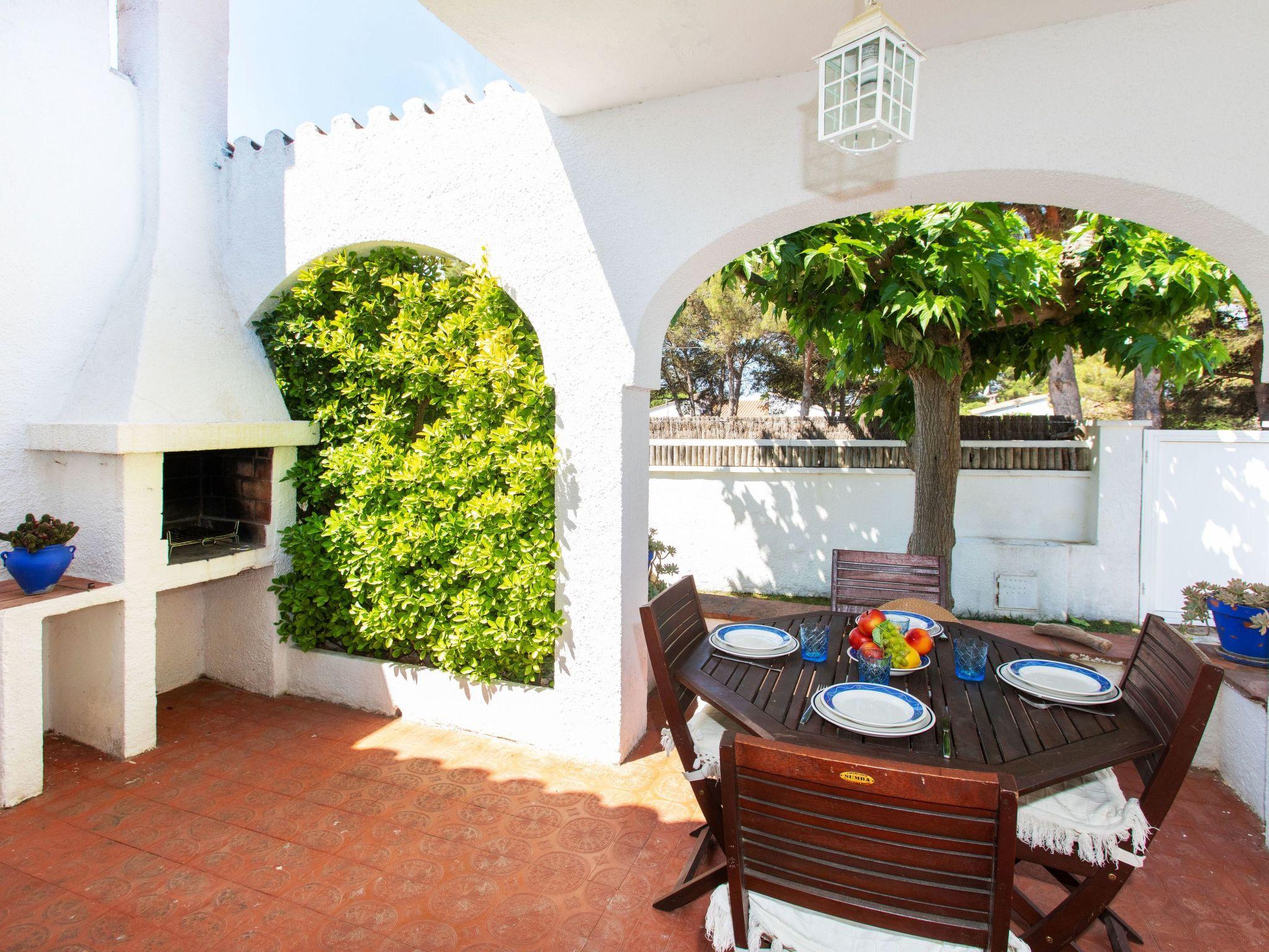 Photo 13 - 2 bedroom House in l'Escala with garden and sea view