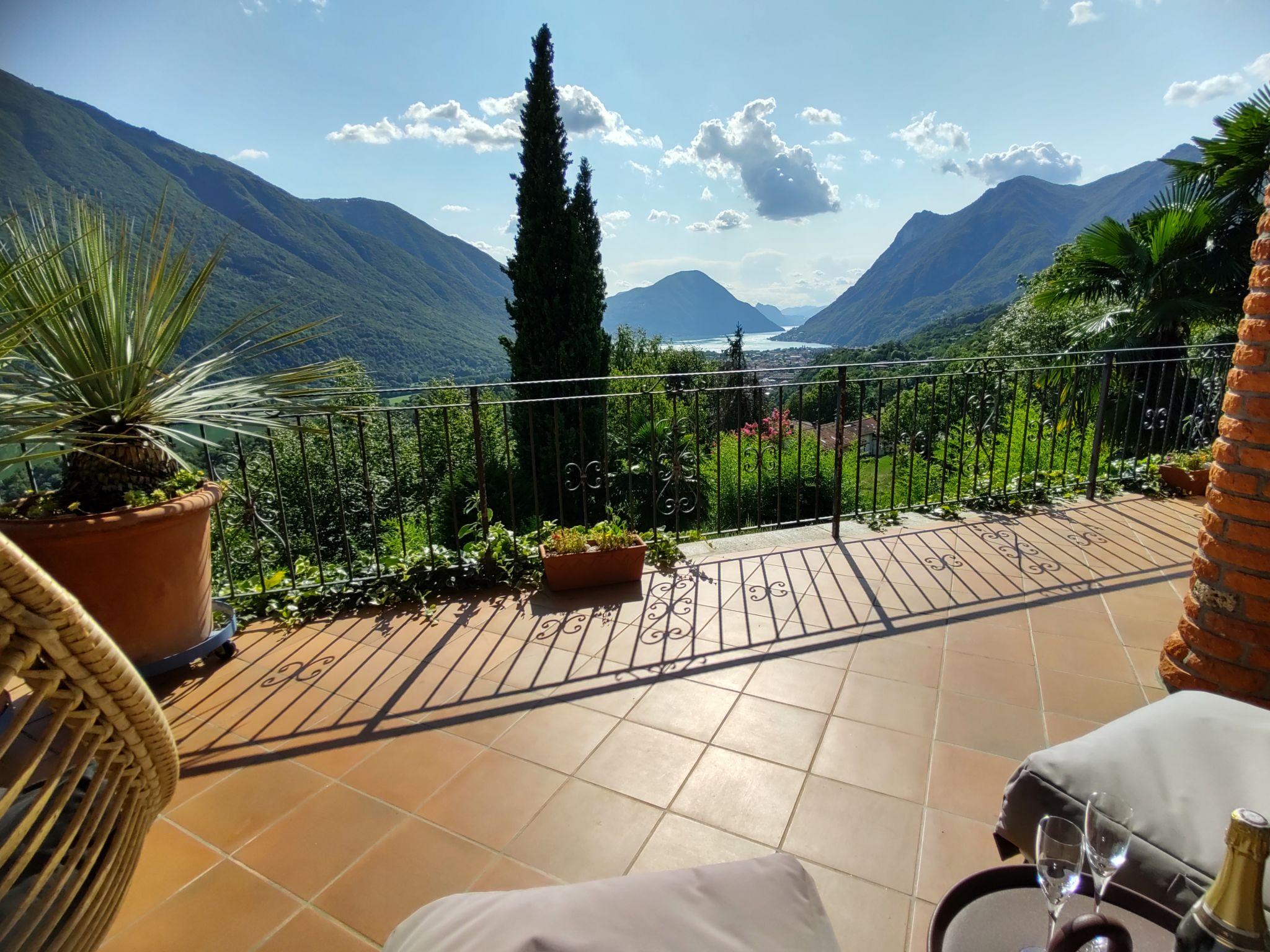Foto 39 - Casa de 3 habitaciones en Carlazzo con piscina privada y vistas a la montaña