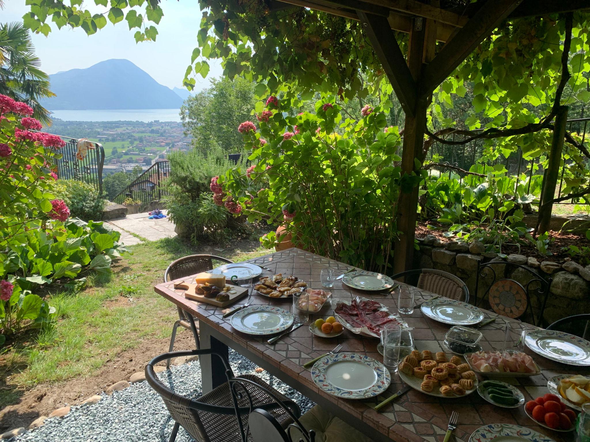 Foto 4 - Casa con 3 camere da letto a Carlazzo con piscina privata e vista sulle montagne