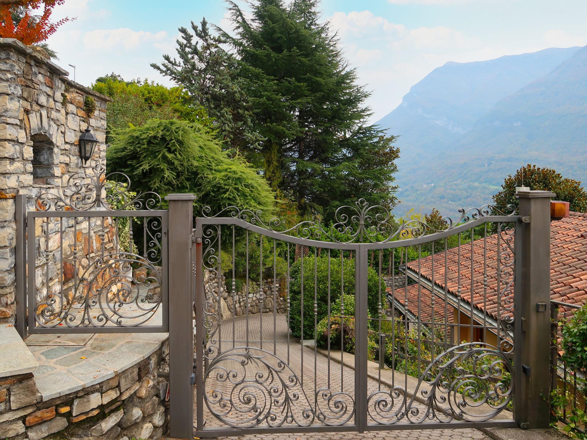 Foto 48 - Casa con 3 camere da letto a Carlazzo con piscina privata e giardino