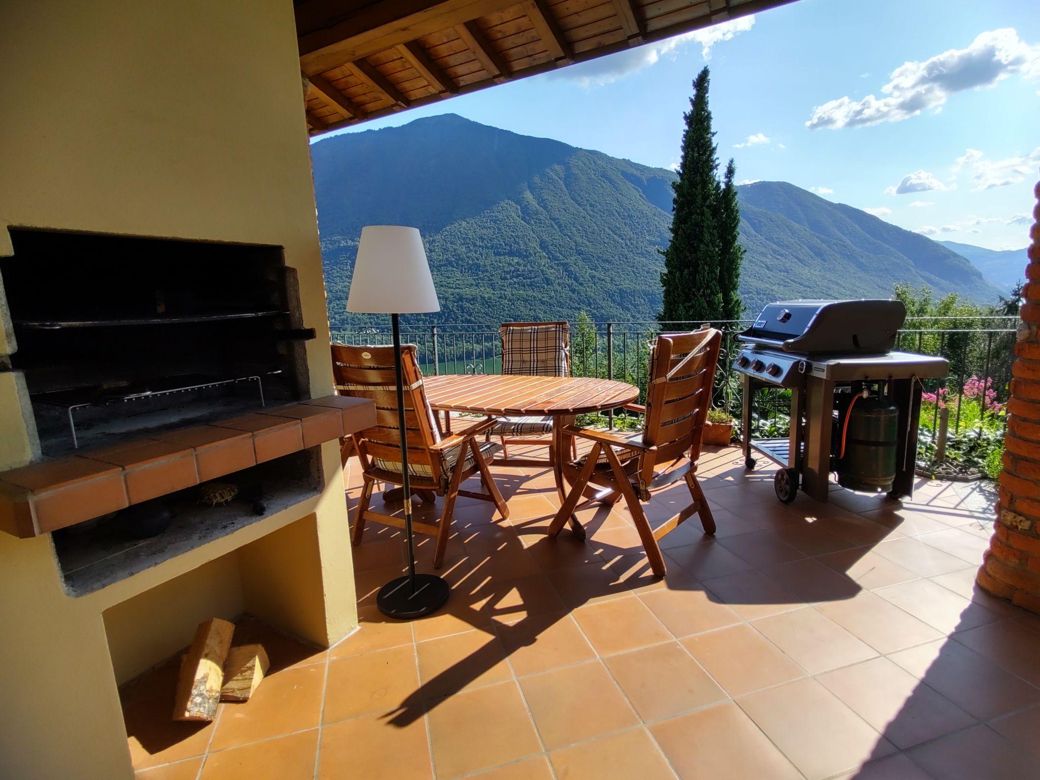 Foto 37 - Casa de 3 quartos em Carlazzo com piscina privada e vista para a montanha