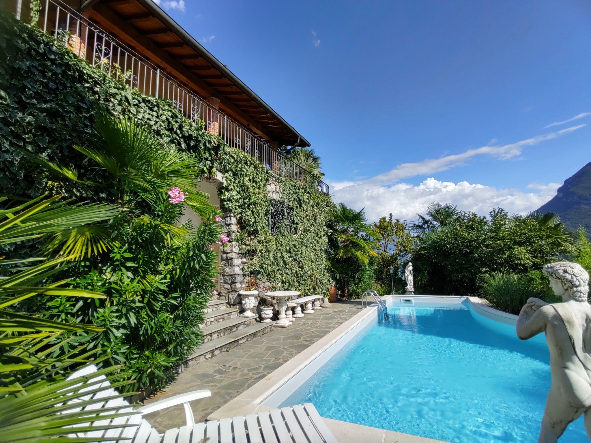 Foto 1 - Casa con 3 camere da letto a Carlazzo con piscina privata e vista sulle montagne