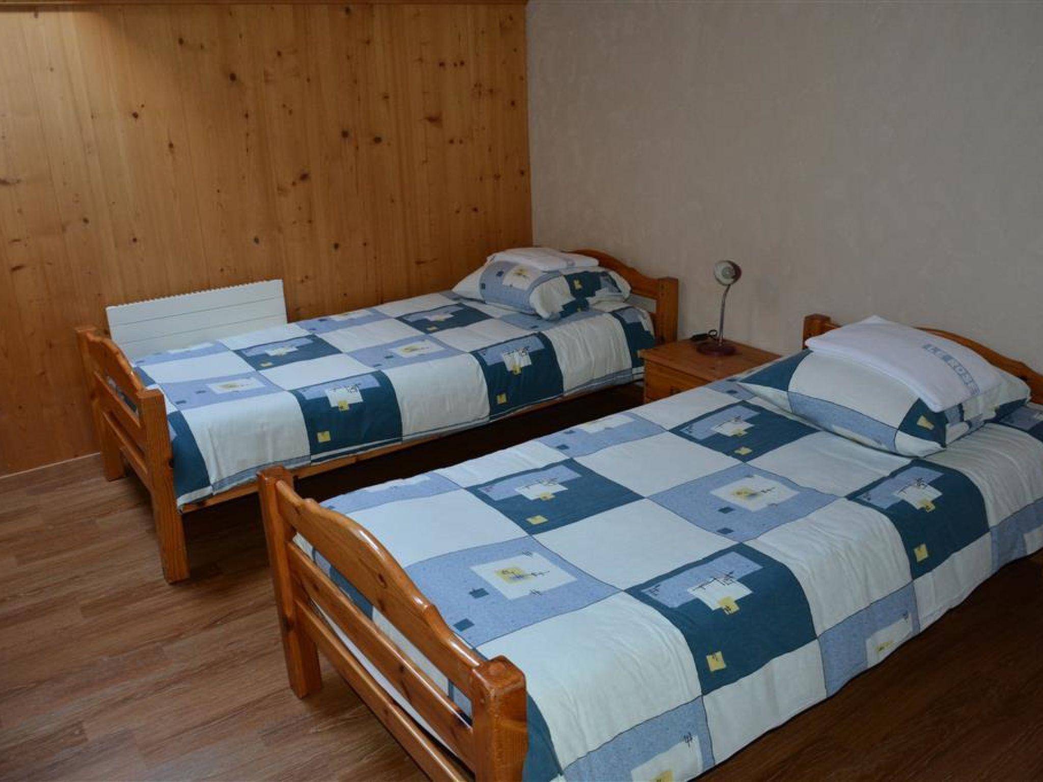 Foto 12 - Appartamento con 3 camere da letto a Saanen