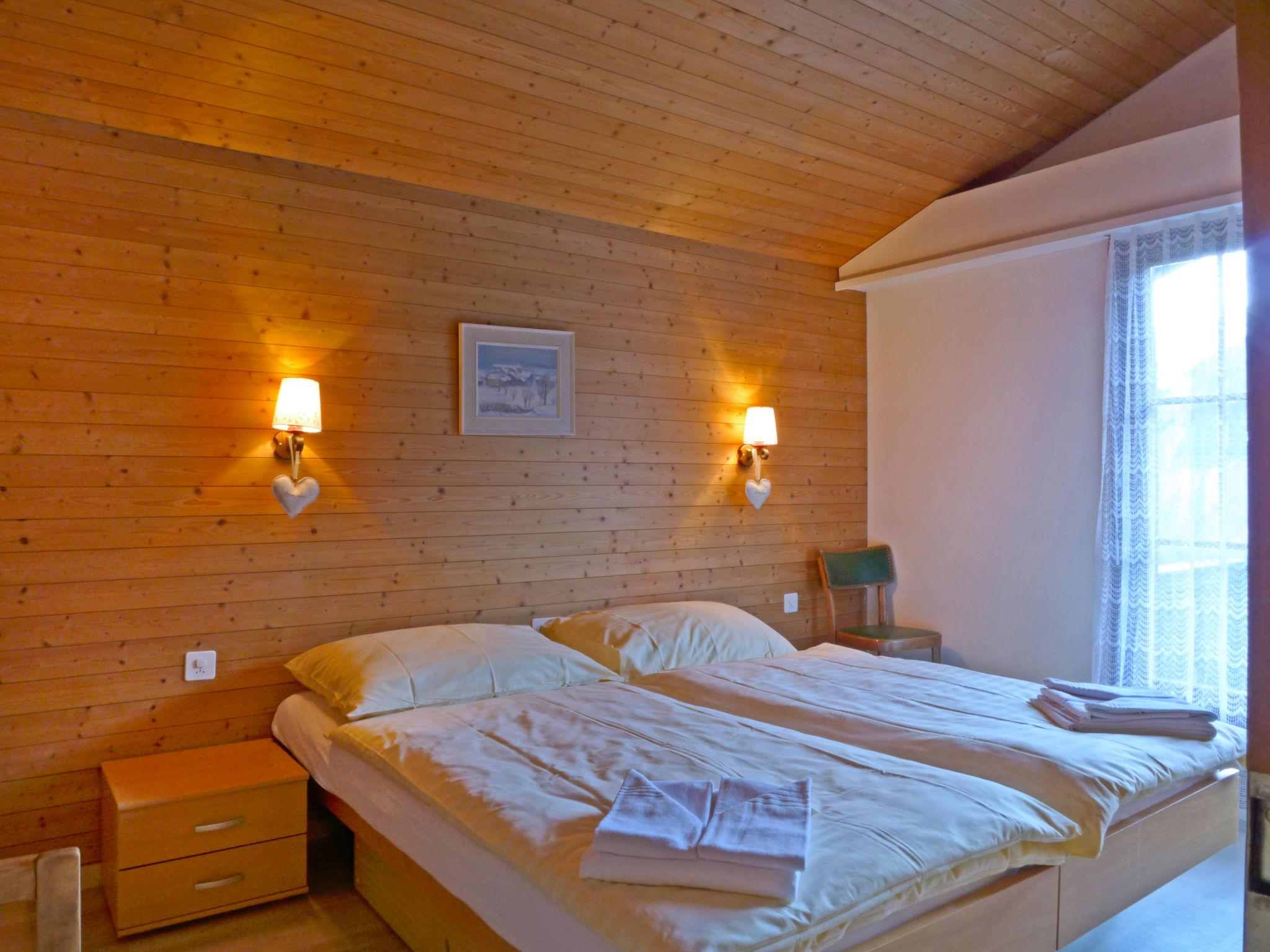 Foto 3 - Apartment mit 2 Schlafzimmern in Lauterbrunnen mit blick auf die berge
