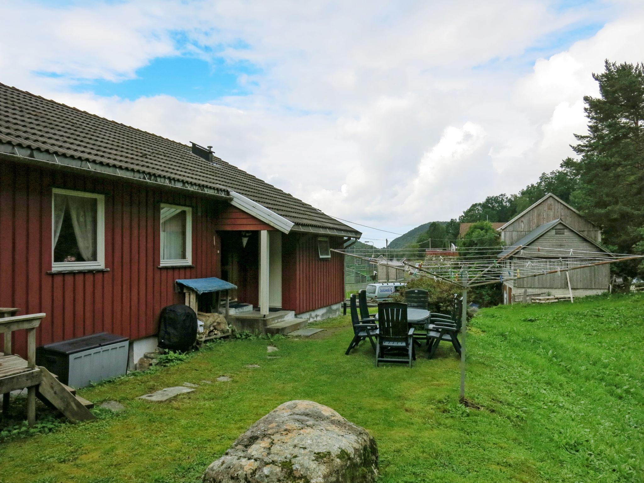 Foto 15 - Apartamento de 4 habitaciones en Sande i Sunnfjord con jardín