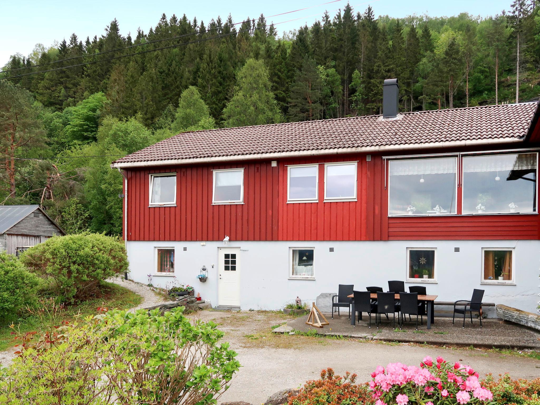 Foto 1 - Apartment mit 4 Schlafzimmern in Sande i Sunnfjord mit garten