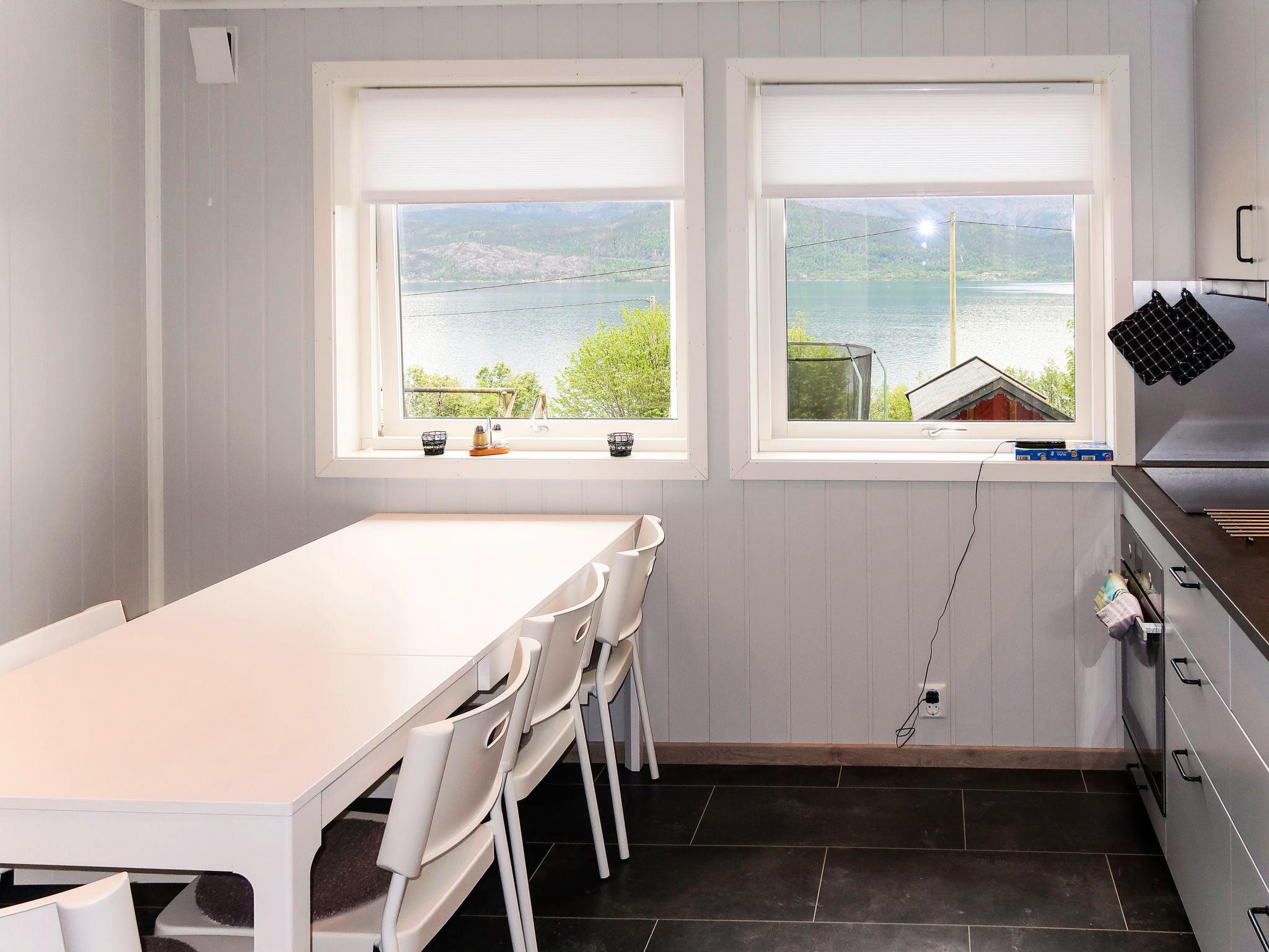 Foto 7 - Apartment mit 4 Schlafzimmern in Sande i Sunnfjord mit garten