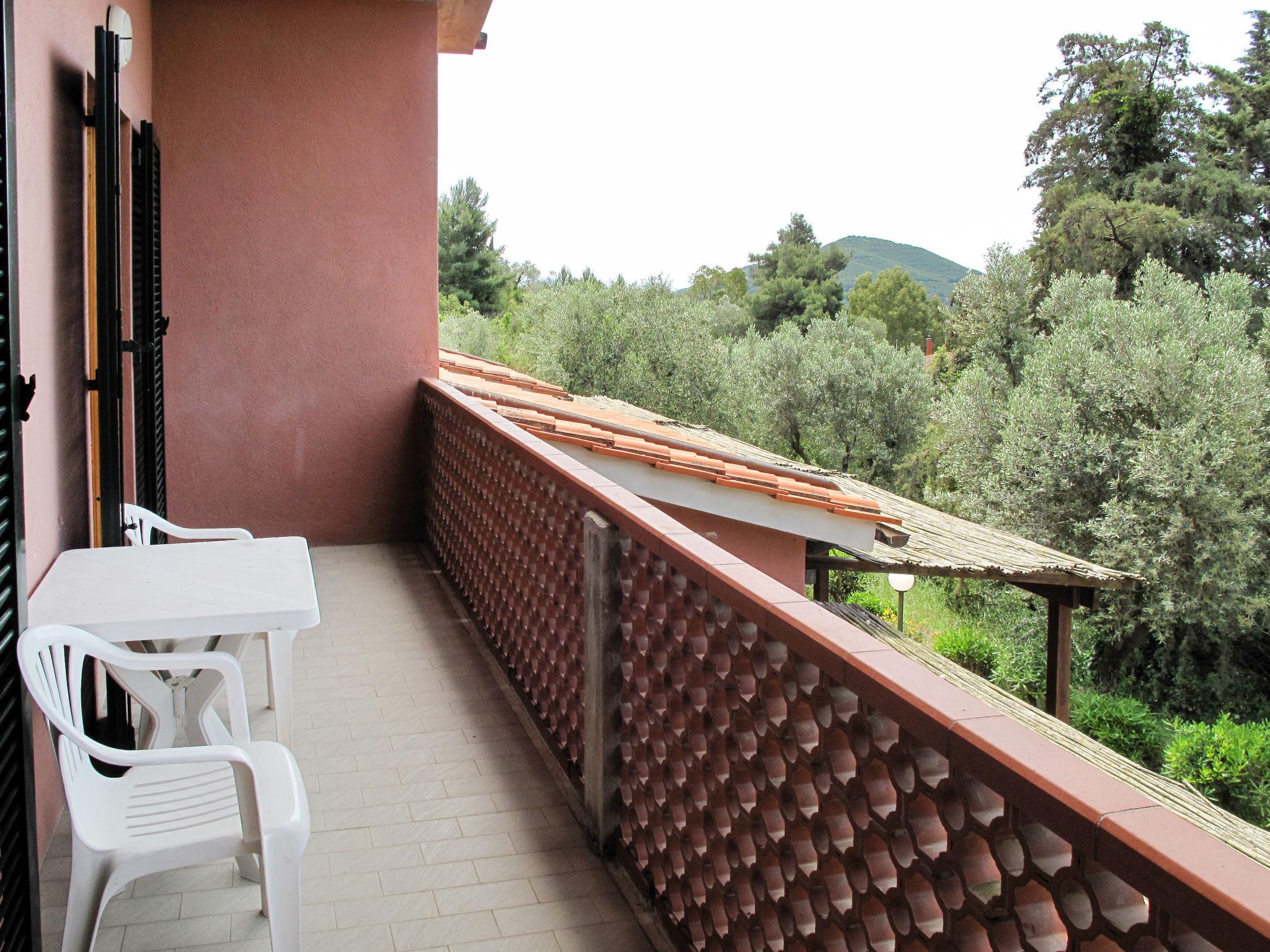 Photo 27 - 2 bedroom Apartment in Capoliveri with garden