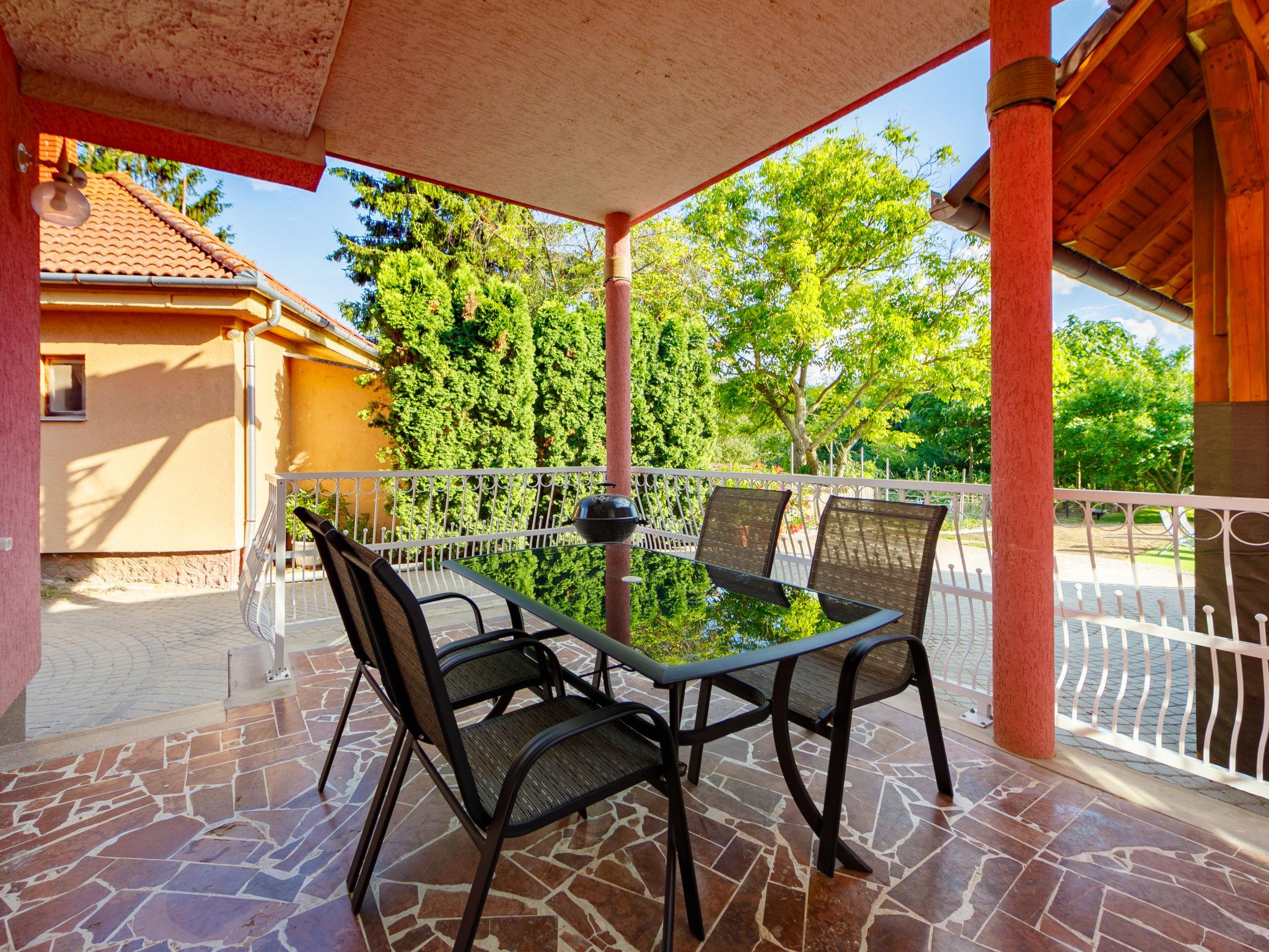 Foto 12 - Casa de 7 quartos em Balatonszemes com piscina privada e vista para a montanha