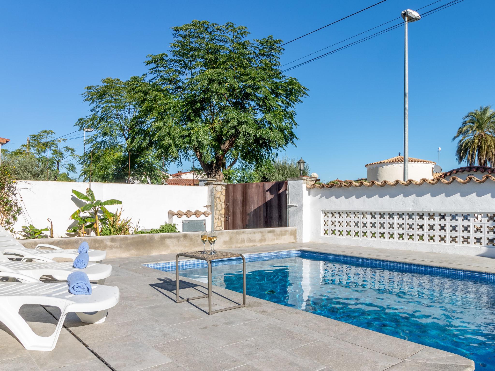 Foto 5 - Casa de 4 habitaciones en Castelló d'Empúries con piscina privada y vistas al mar