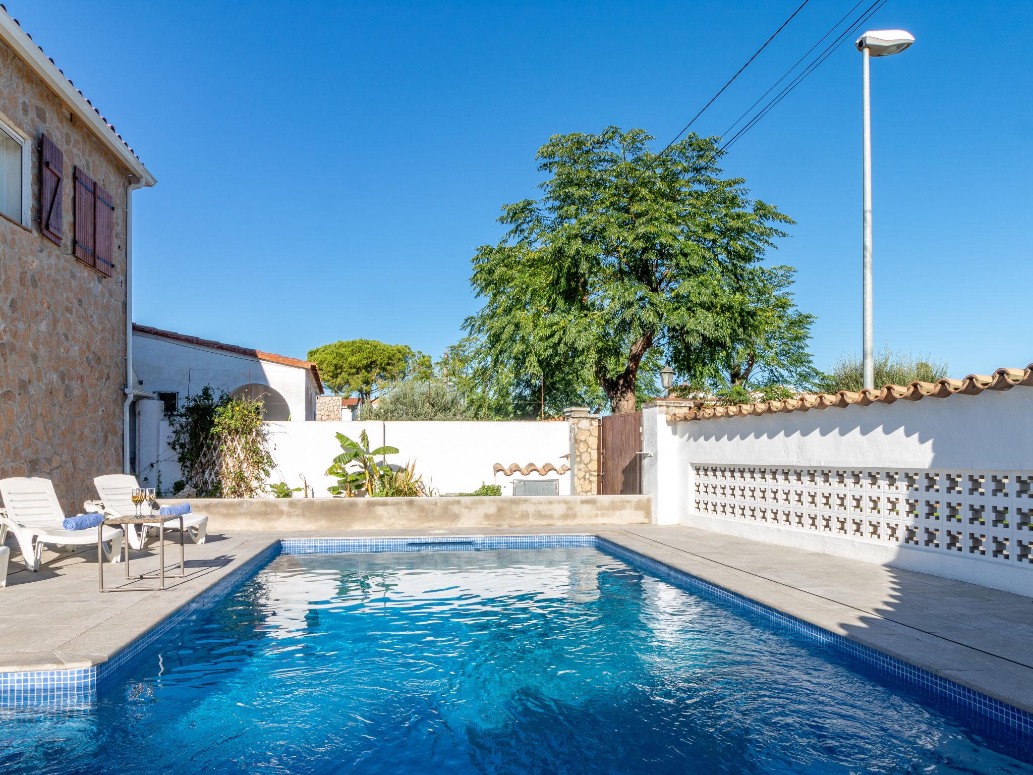 Foto 30 - Casa de 4 habitaciones en Castelló d'Empúries con piscina privada y vistas al mar