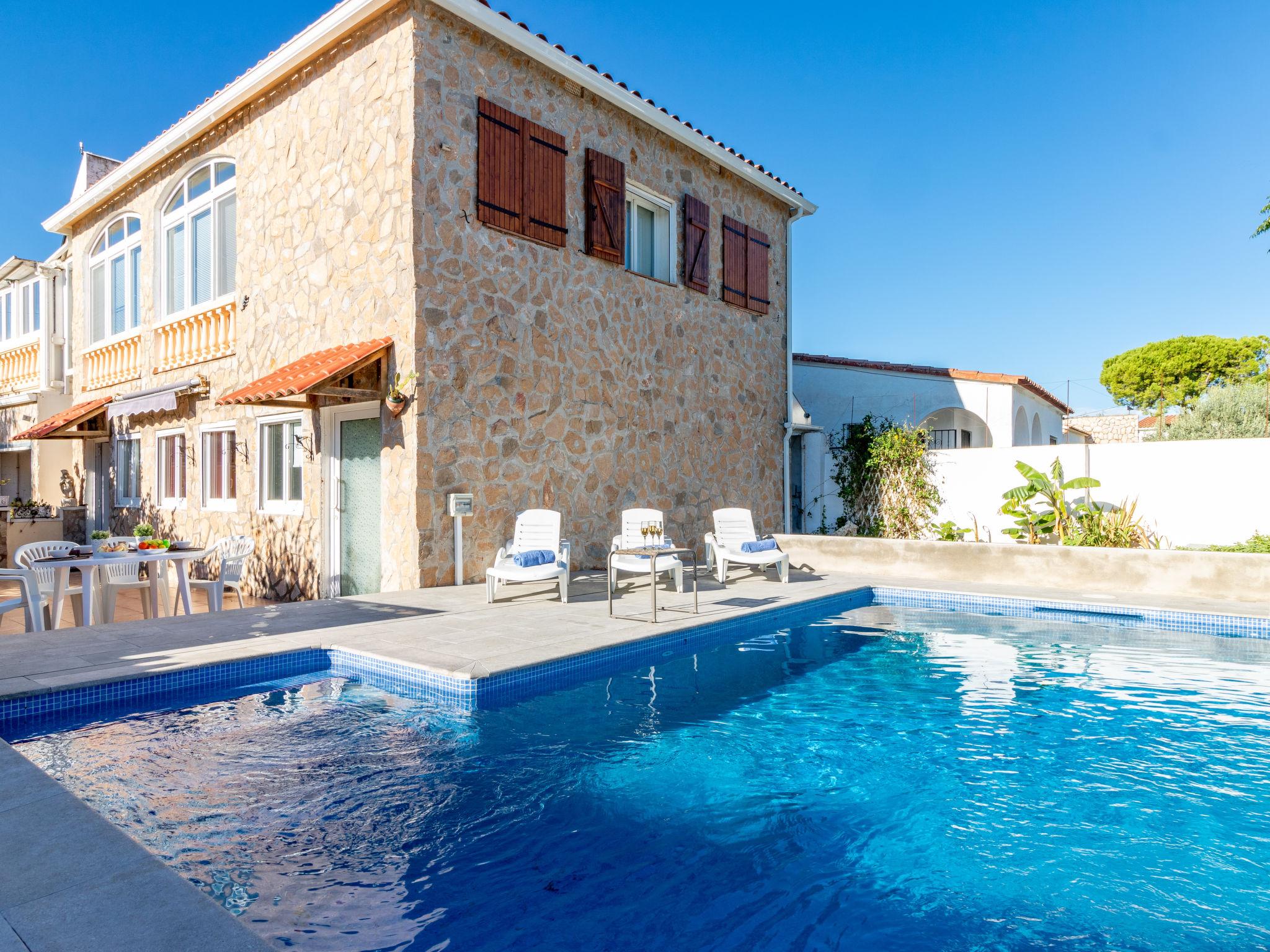 Foto 1 - Casa de 4 habitaciones en Castelló d'Empúries con piscina privada y vistas al mar