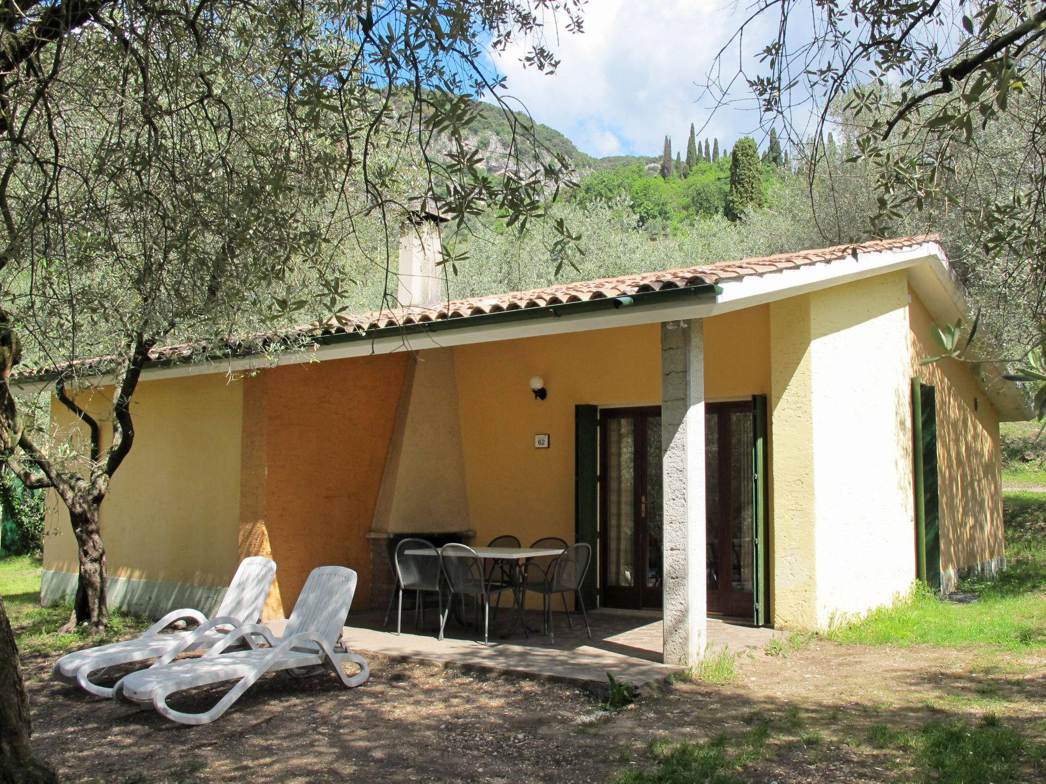 Foto 2 - Casa de 3 quartos em Garda com piscina e vista para a montanha