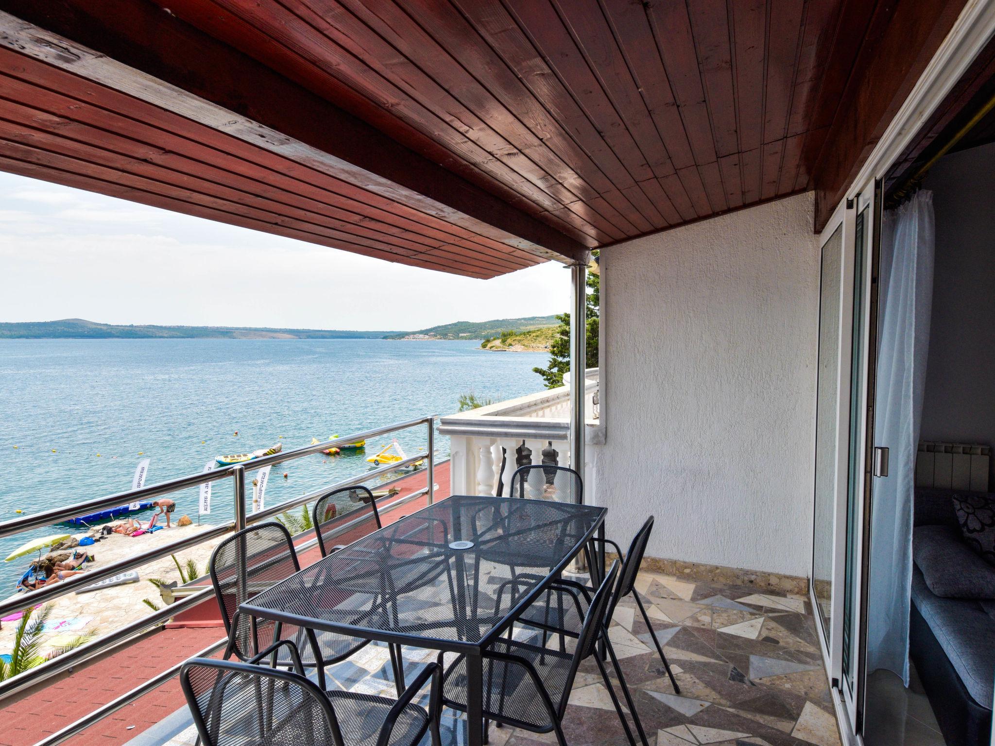 Foto 15 - Apartamento de 3 habitaciones en Jasenice con vistas al mar