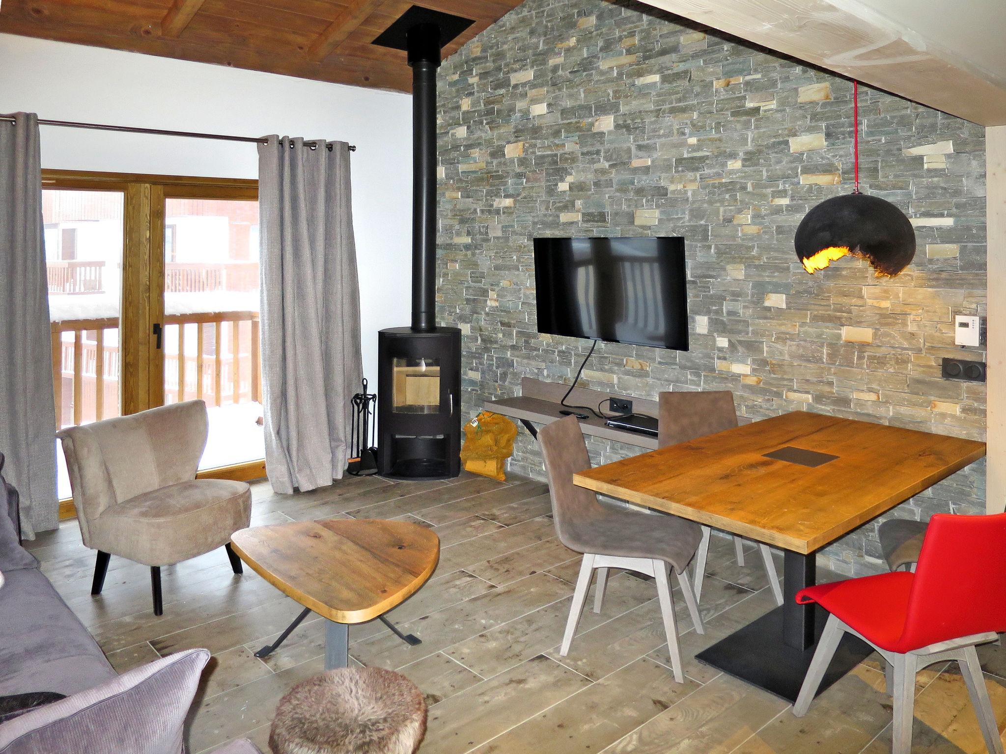 Photo 2 - 2 bedroom Apartment in Val-d'Isère with swimming pool and mountain view