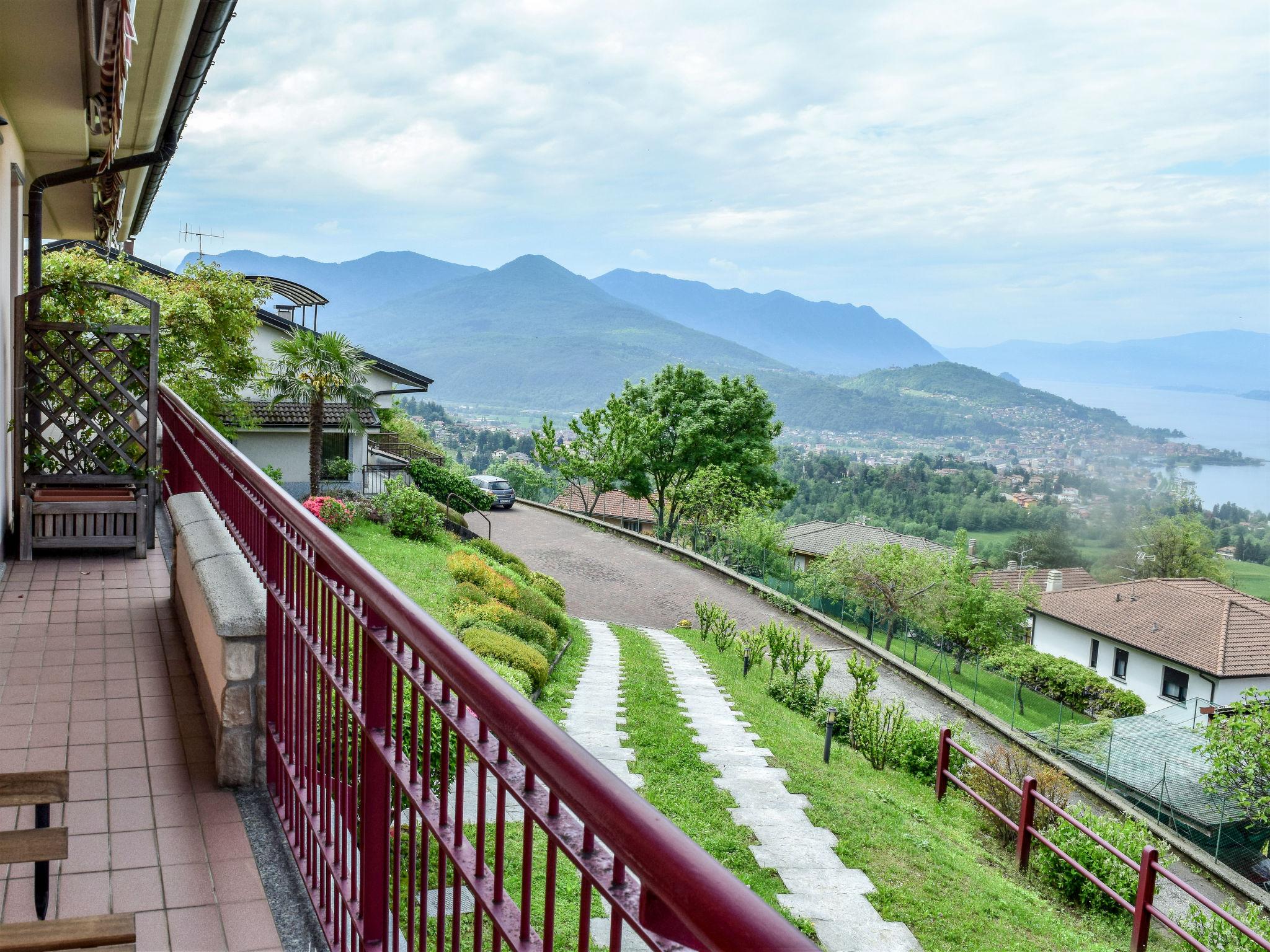 Foto 4 - Casa de 2 habitaciones en Luino con terraza y vistas a la montaña