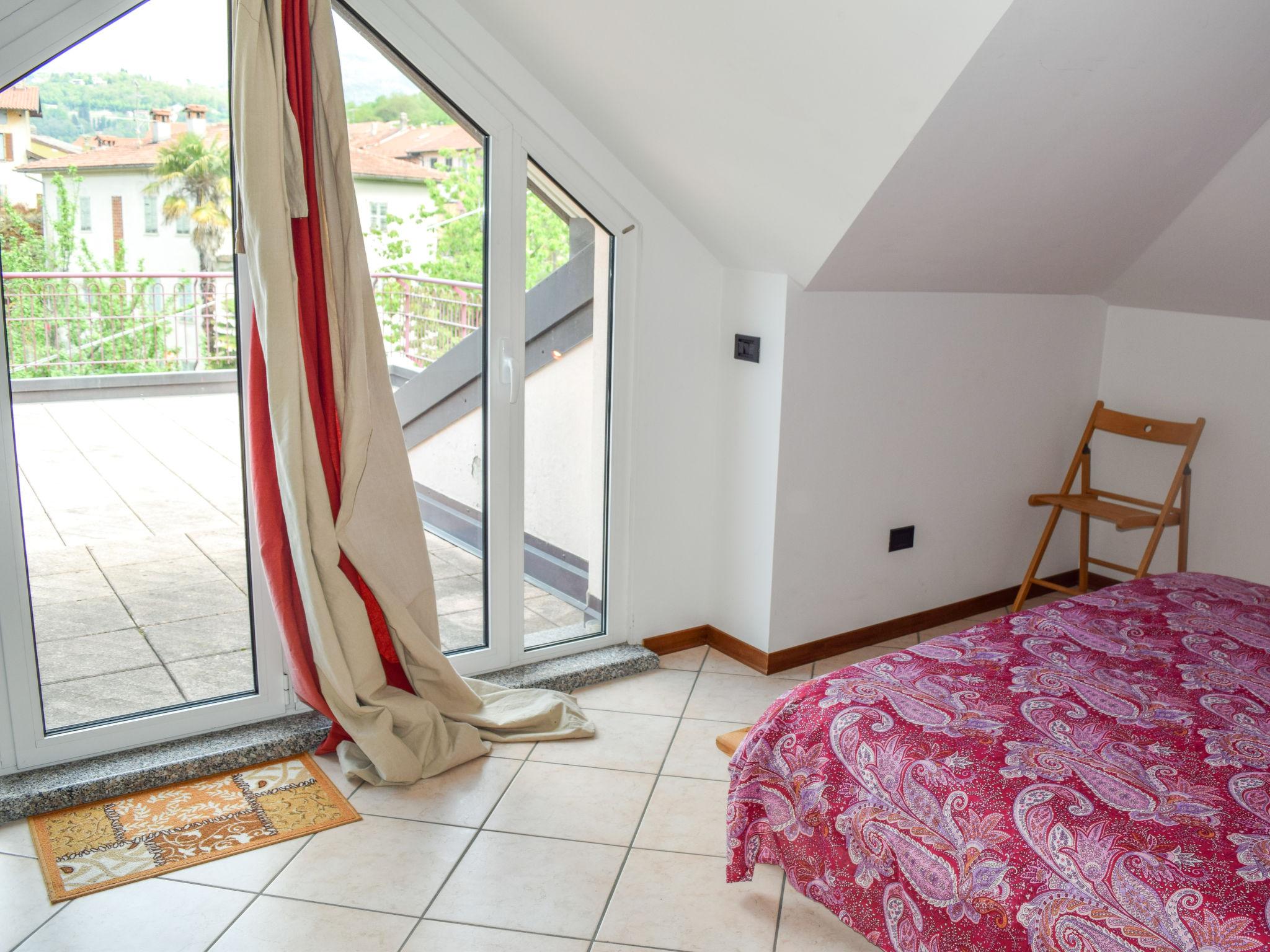 Photo 14 - 2 bedroom House in Luino with terrace and mountain view