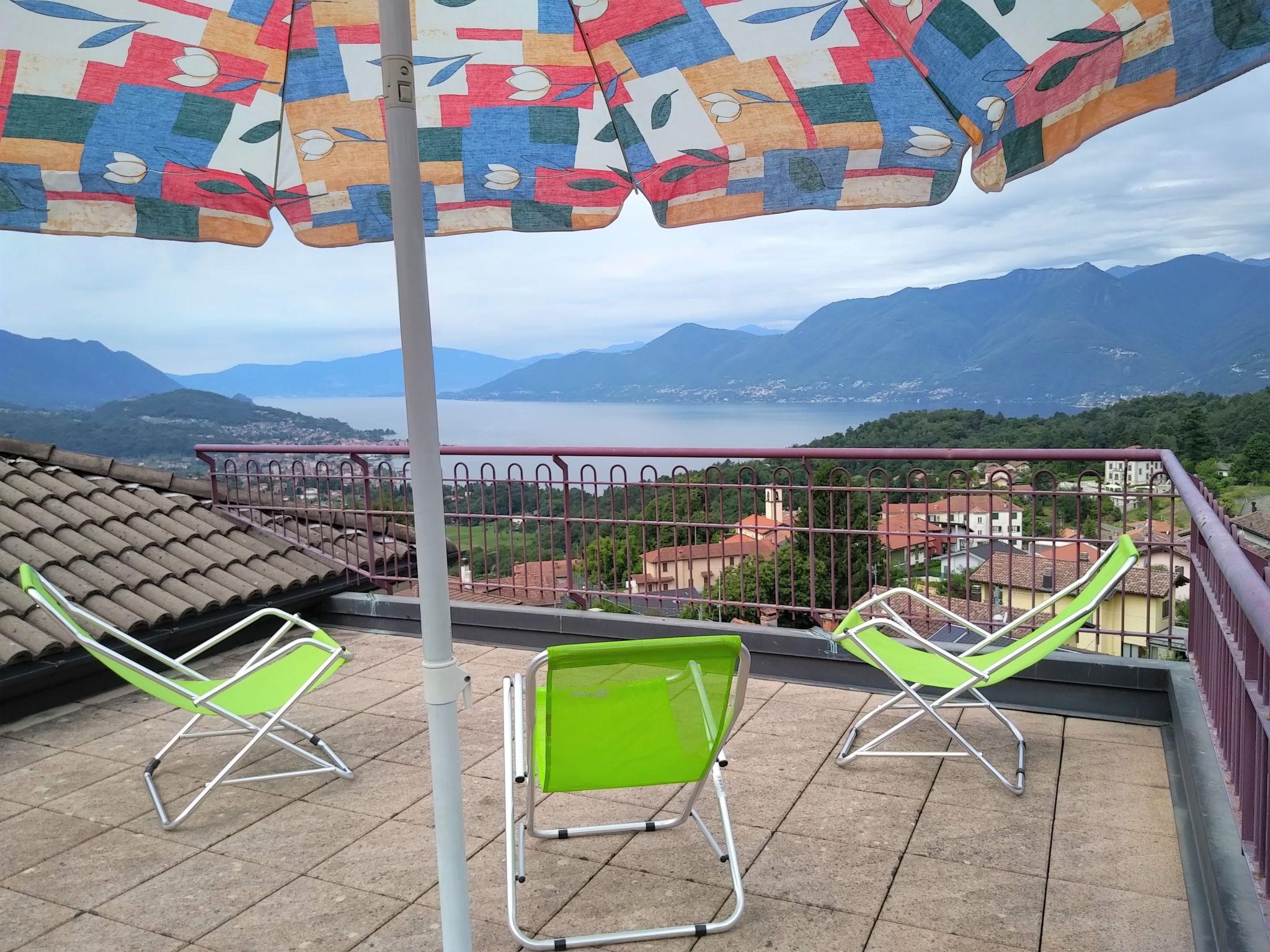 Photo 2 - Maison de 2 chambres à Luino avec jardin et terrasse