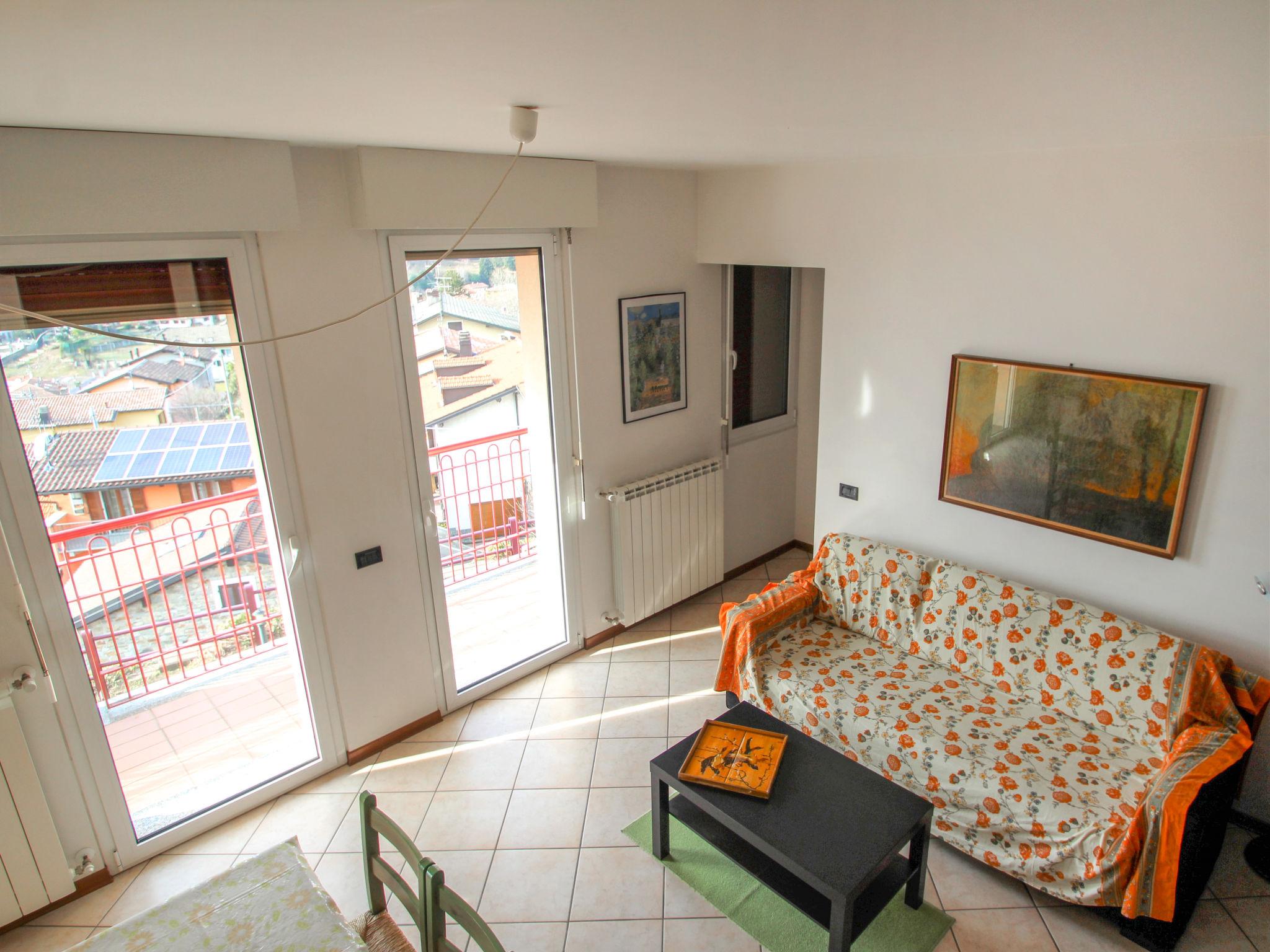 Photo 5 - 2 bedroom House in Luino with garden and terrace