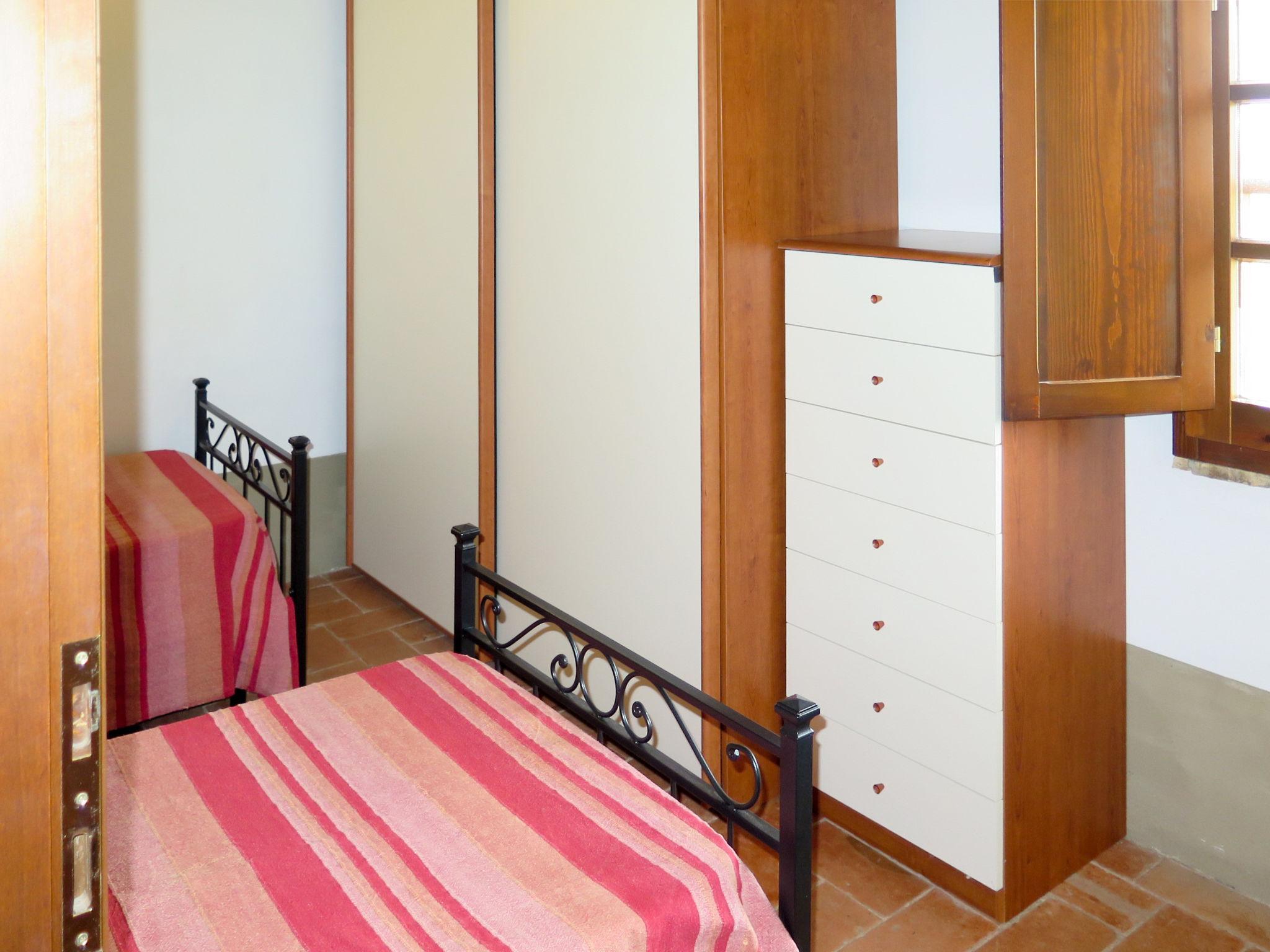 Photo 12 - 2 bedroom Apartment in Montecatini Val di Cecina with swimming pool and garden