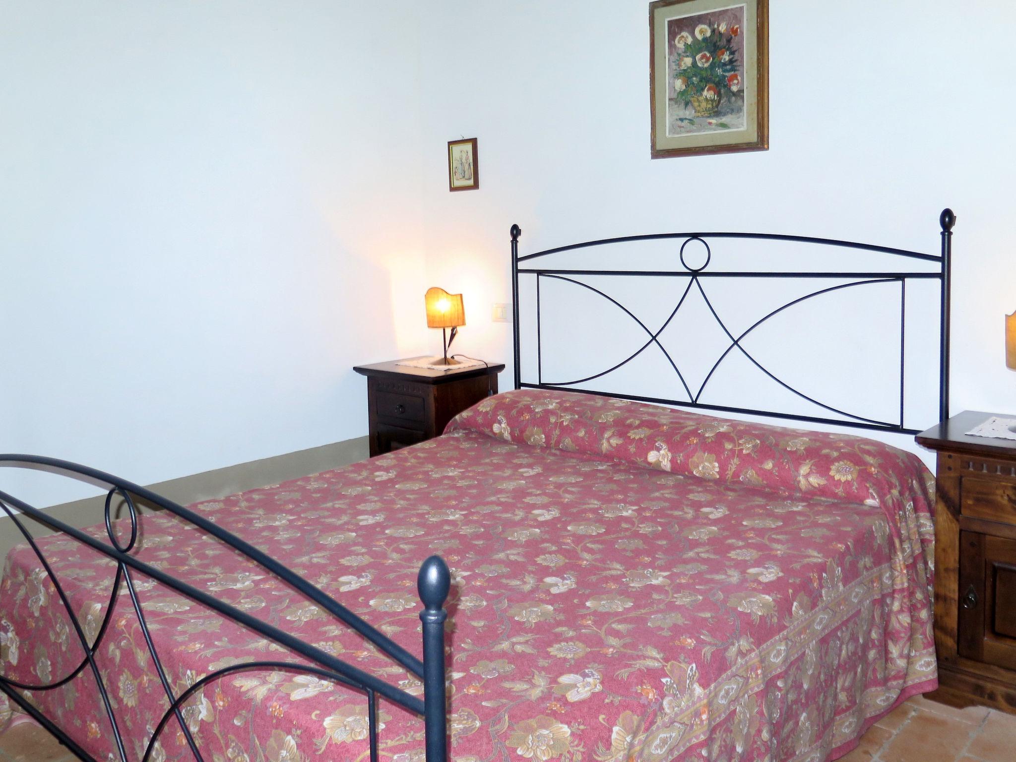 Photo 10 - 2 bedroom Apartment in Montecatini Val di Cecina with swimming pool and garden