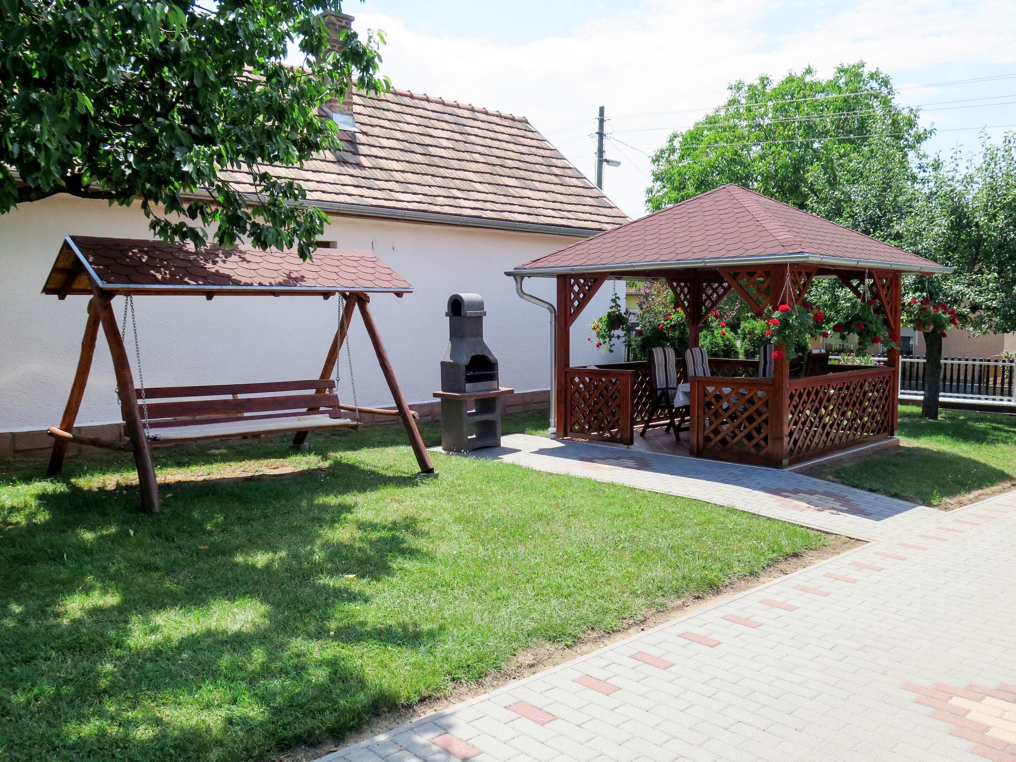 Foto 23 - Casa de 4 habitaciones en Balatonszárszó con piscina privada y vistas al mar