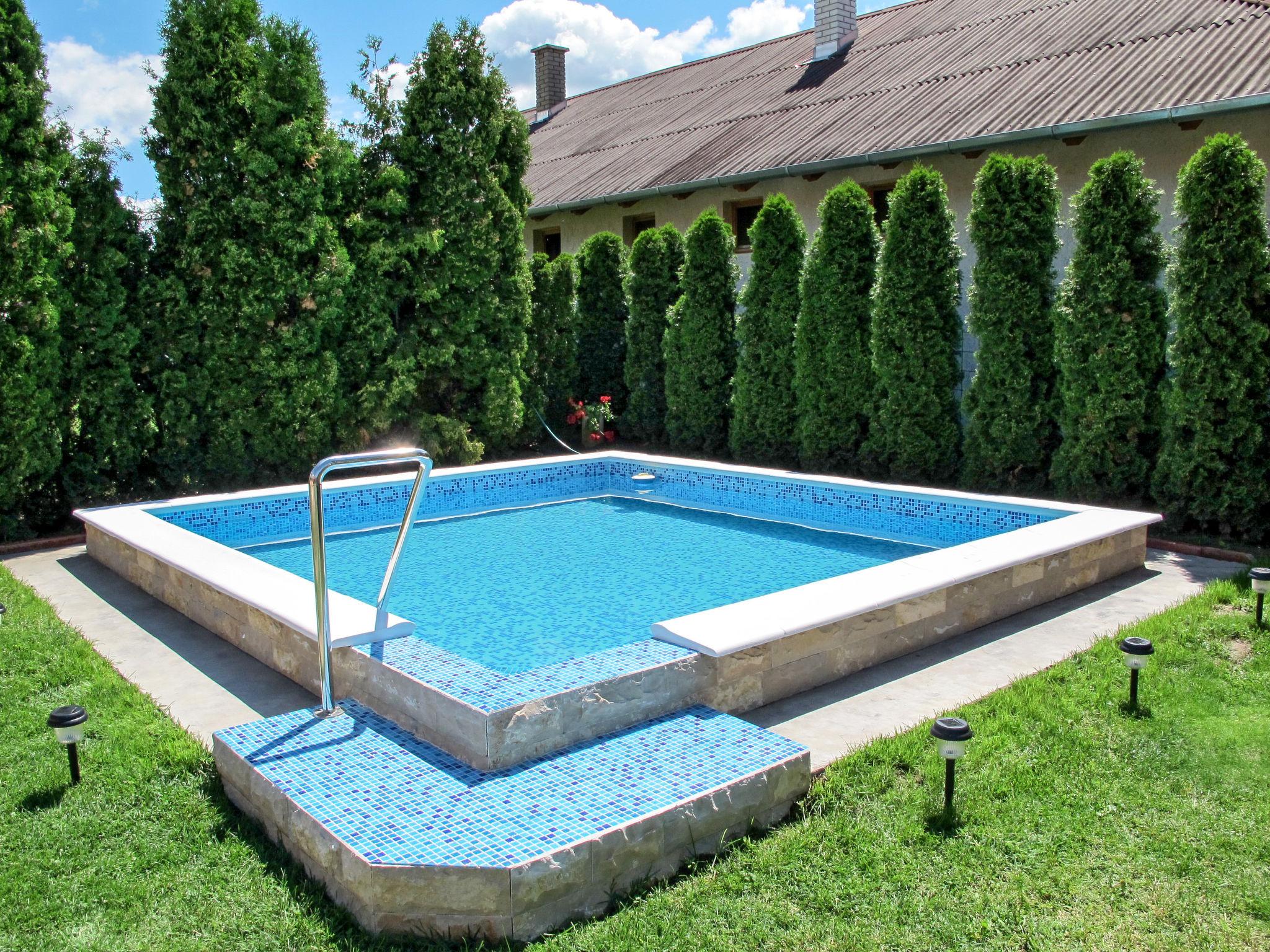 Photo 2 - Maison de 4 chambres à Balatonszárszó avec piscine privée et vues à la mer