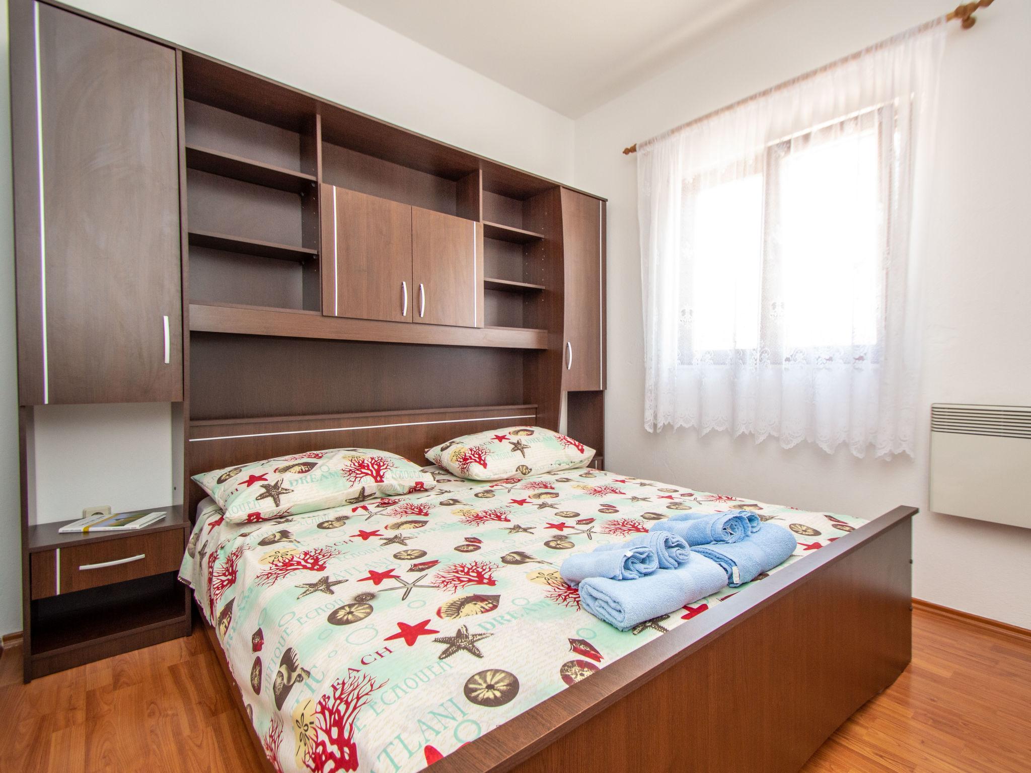 Foto 10 - Appartamento con 2 camere da letto a Rogoznica con terrazza e vista mare