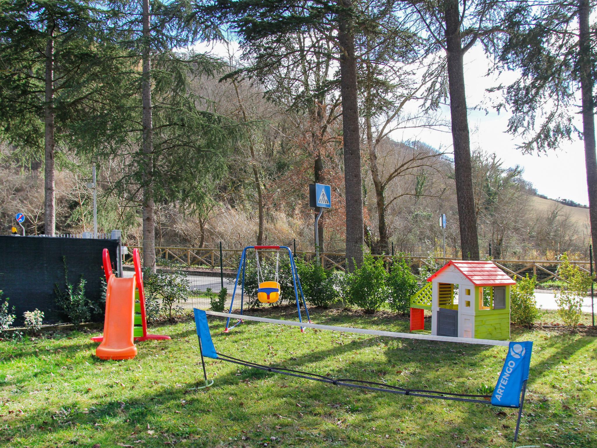 Foto 37 - Casa de 4 quartos em Sassocorvaro Auditore com piscina privada e jardim