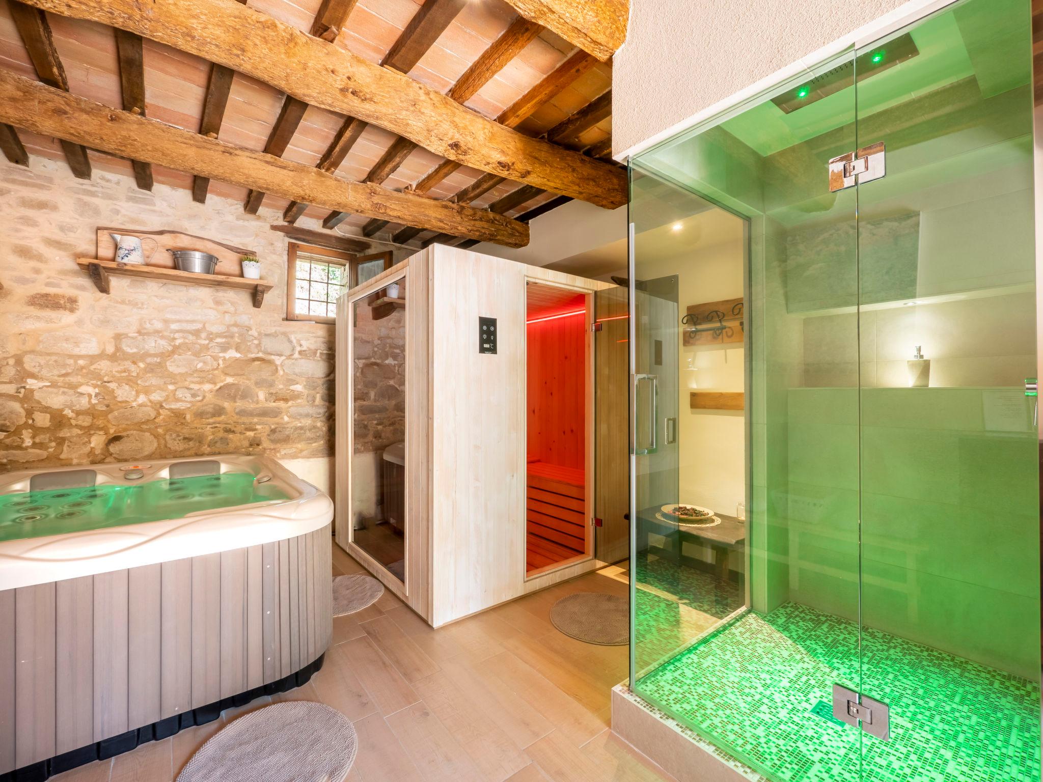 Foto 4 - Casa de 4 quartos em Sassocorvaro Auditore com piscina privada e sauna