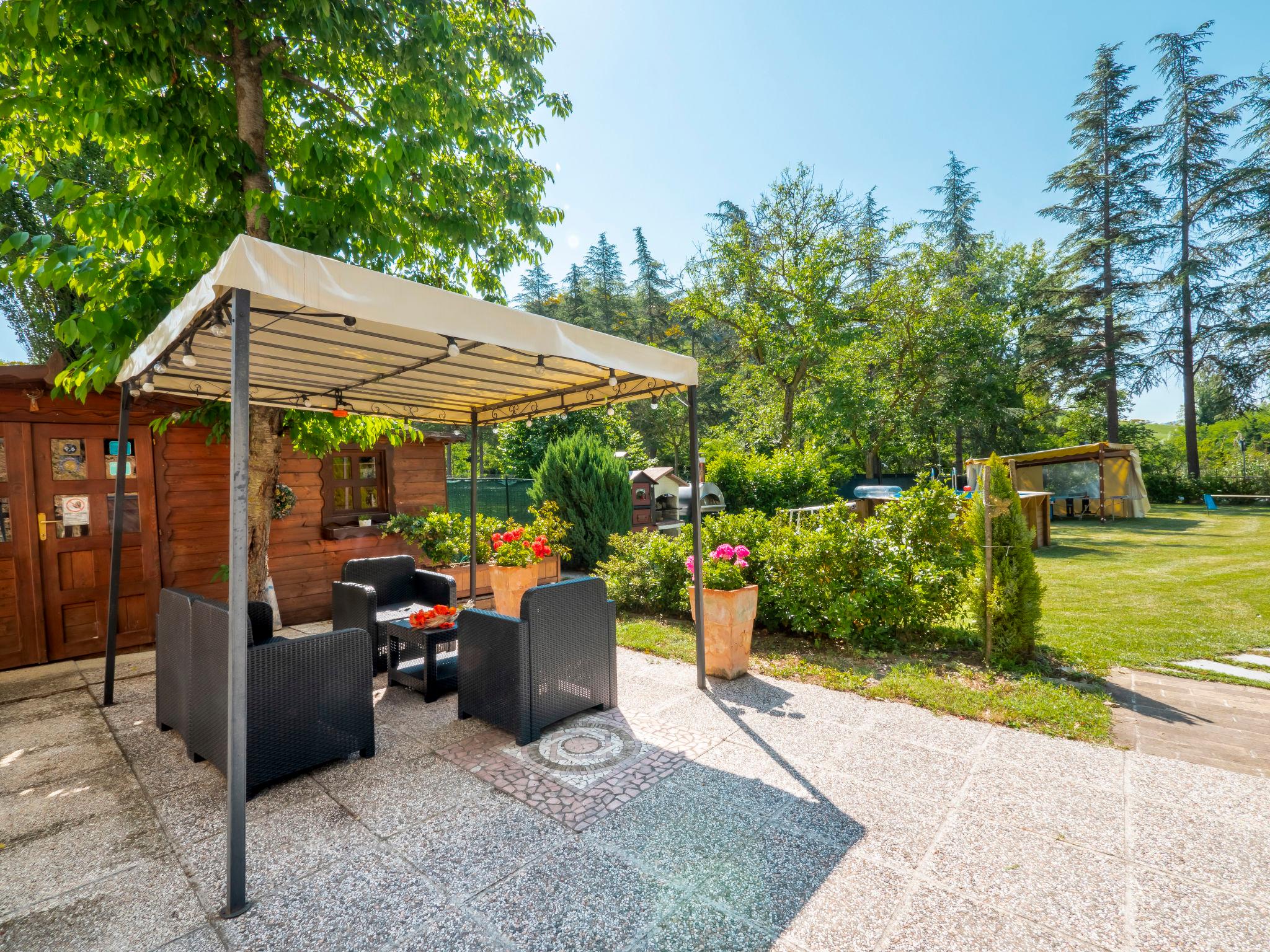 Photo 33 - Maison de 4 chambres à Sassocorvaro Auditore avec piscine privée et jardin