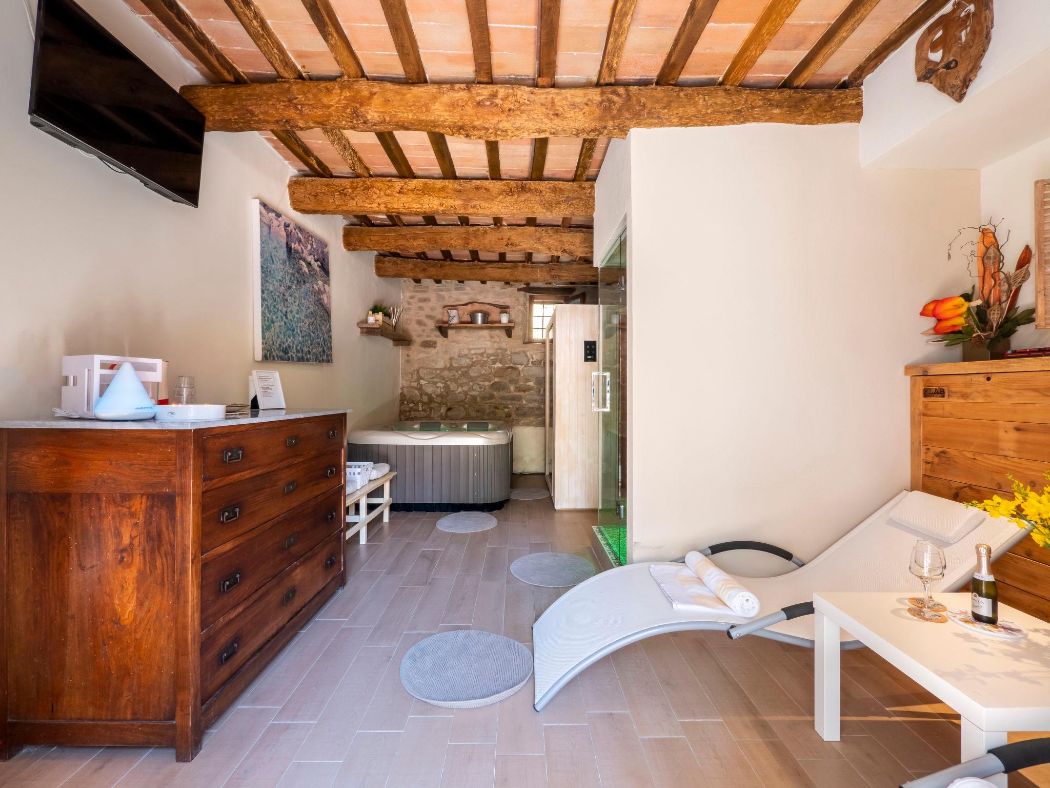 Foto 15 - Casa de 4 habitaciones en Sassocorvaro Auditore con piscina privada y sauna