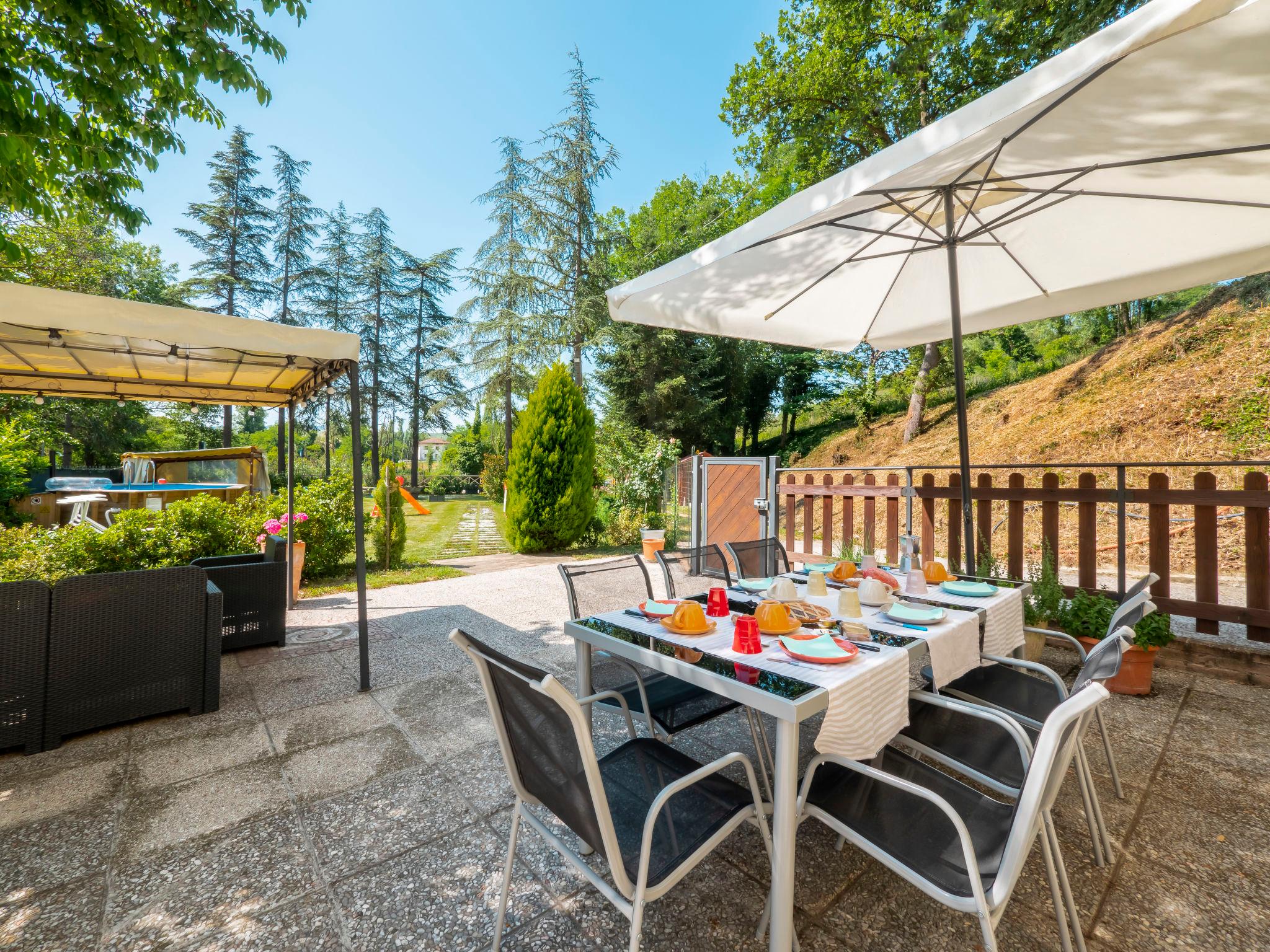 Photo 2 - Maison de 4 chambres à Sassocorvaro Auditore avec piscine privée et jardin