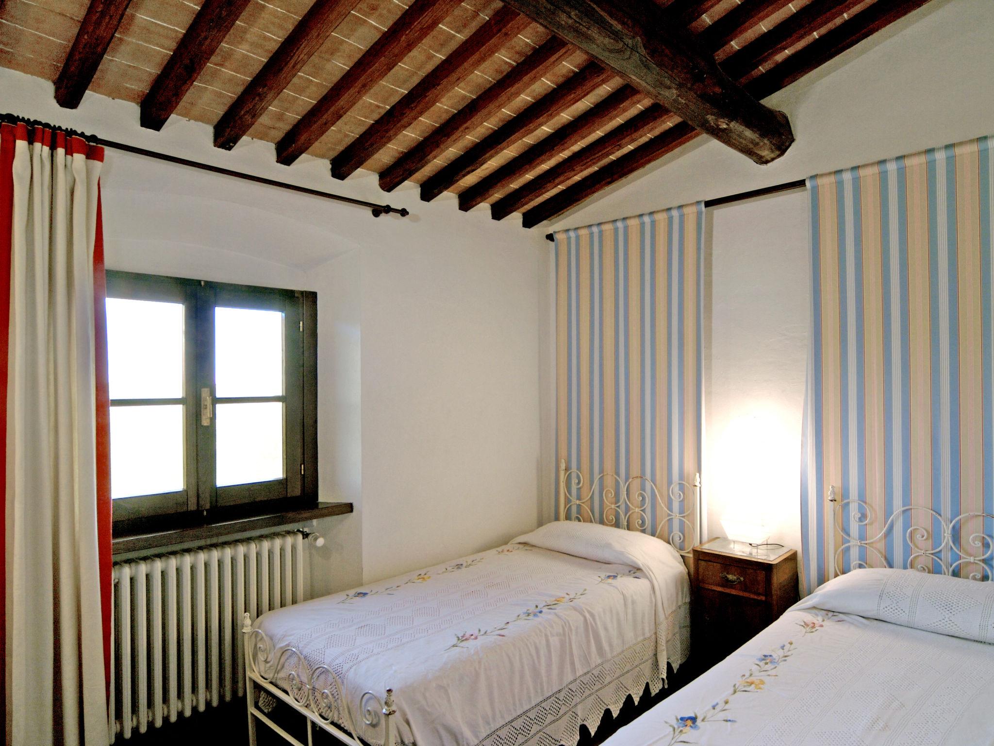 Photo 18 - 4 bedroom House in Civitella in Val di Chiana with private pool and garden