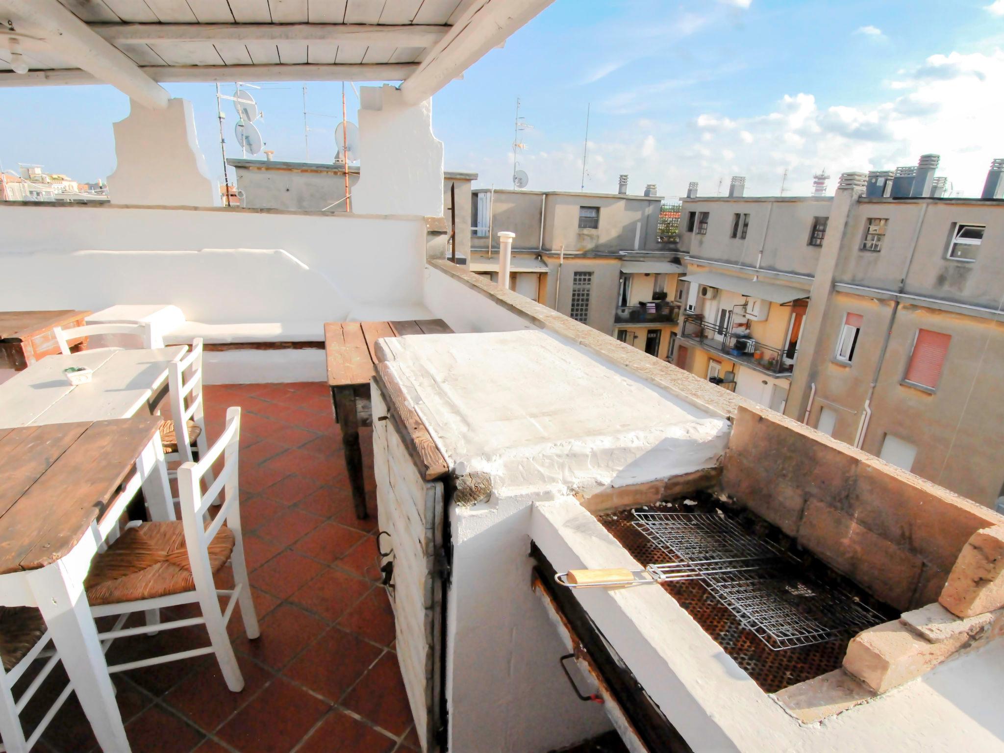 Photo 25 - 2 bedroom Apartment in Rimini with garden and terrace