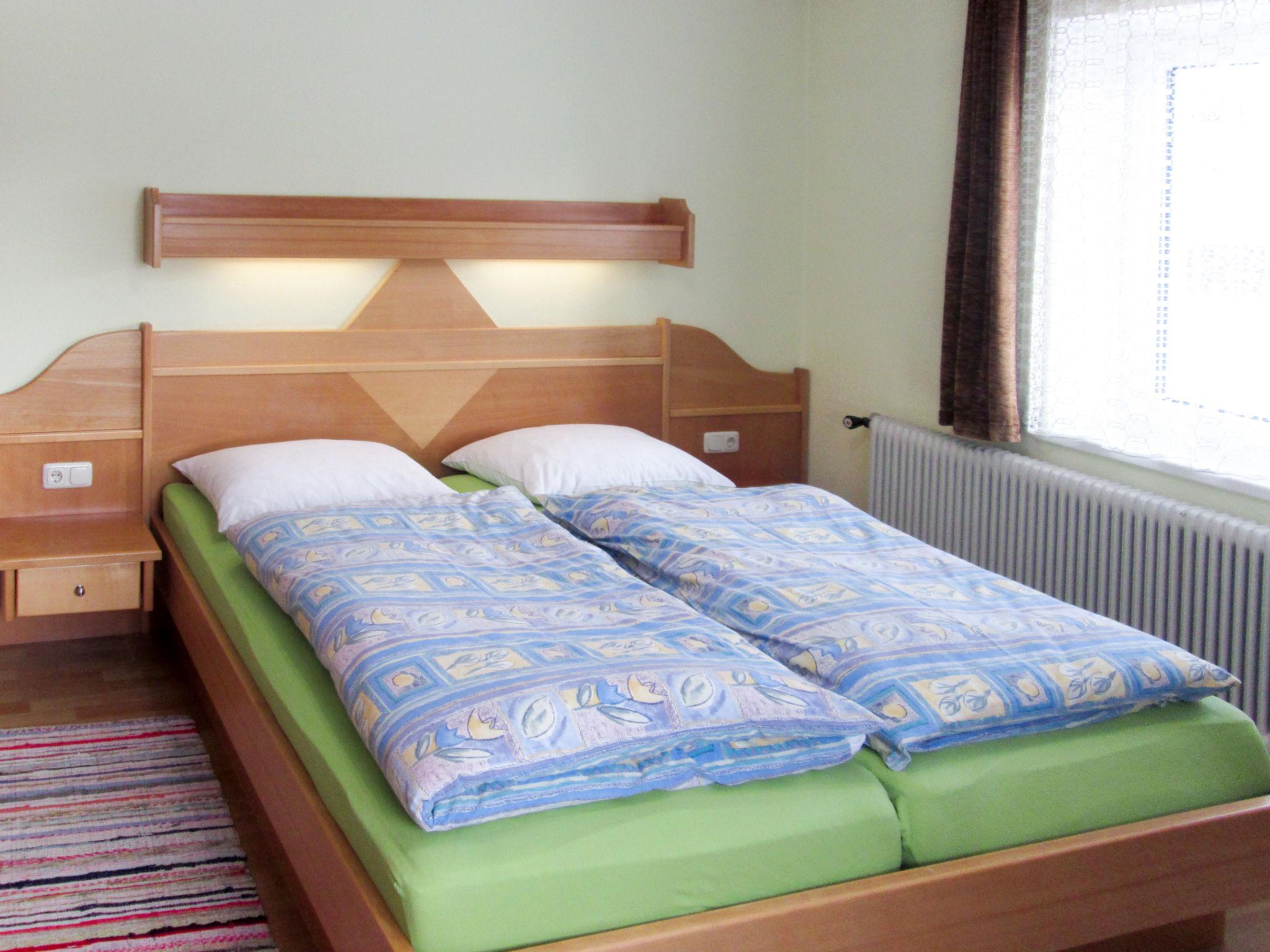 Foto 8 - Appartamento con 2 camere da letto a Zell am See con vista sulle montagne