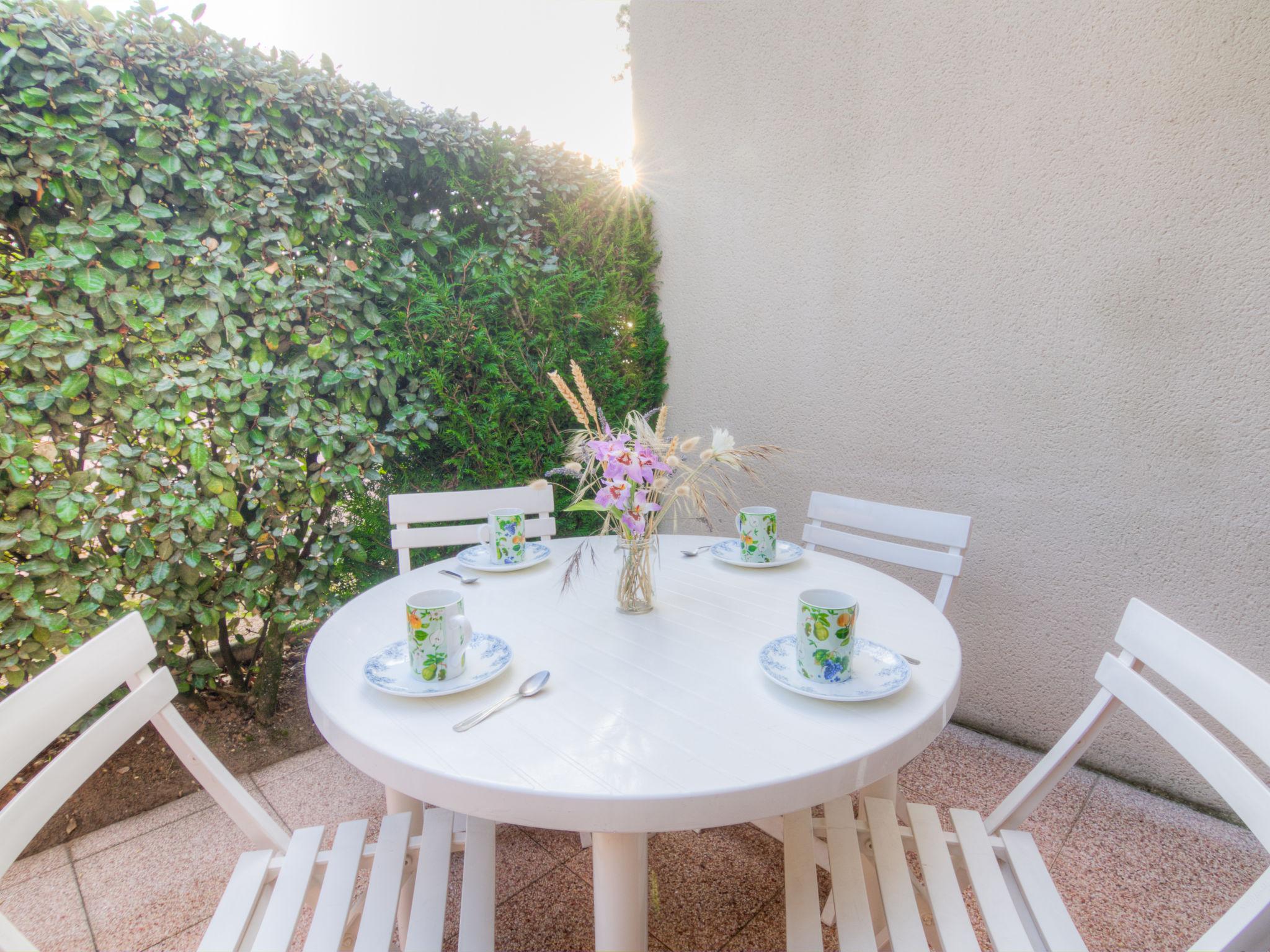 Photo 12 - Maison de 1 chambre à Saint-Georges-de-Didonne avec terrasse et vues à la mer