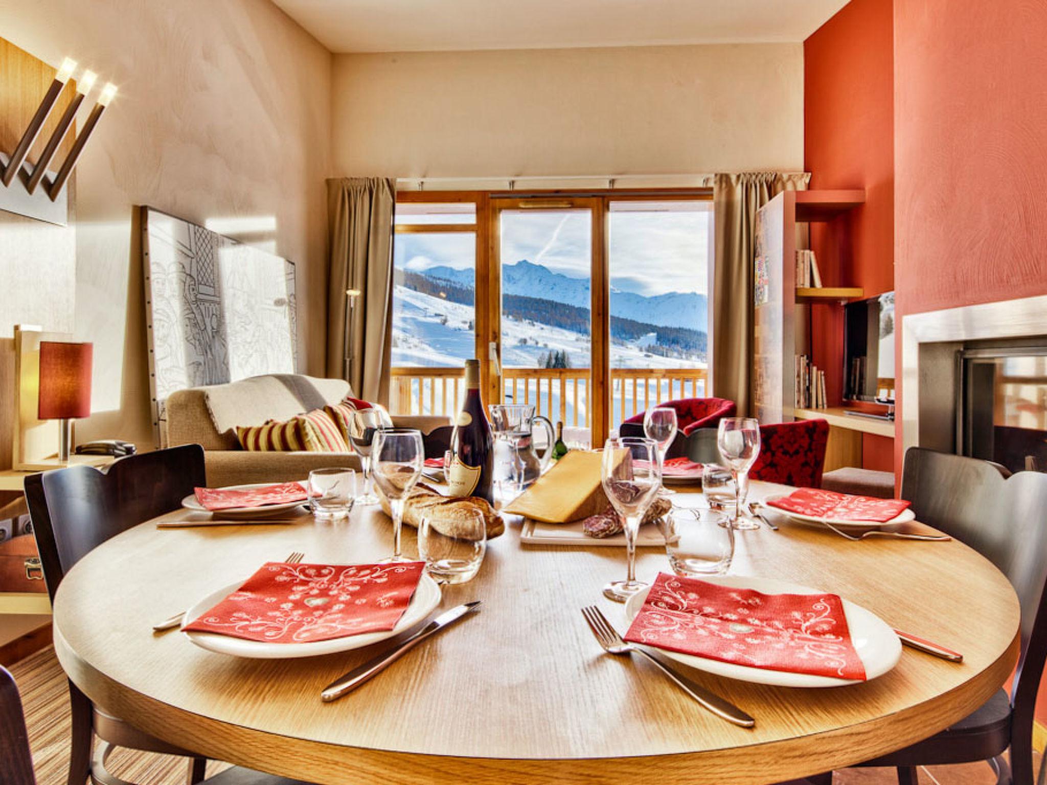 Photo 4 - Appartement de 2 chambres à Bourg-Saint-Maurice avec piscine et vues sur la montagne