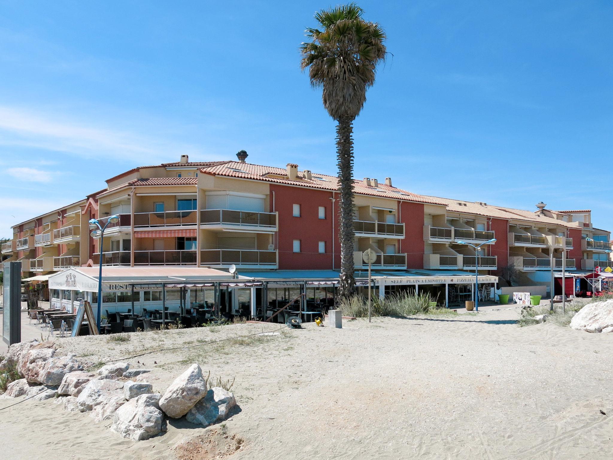 Foto 19 - Appartamento con 1 camera da letto a Sainte-Marie-la-Mer con piscina privata e vista mare