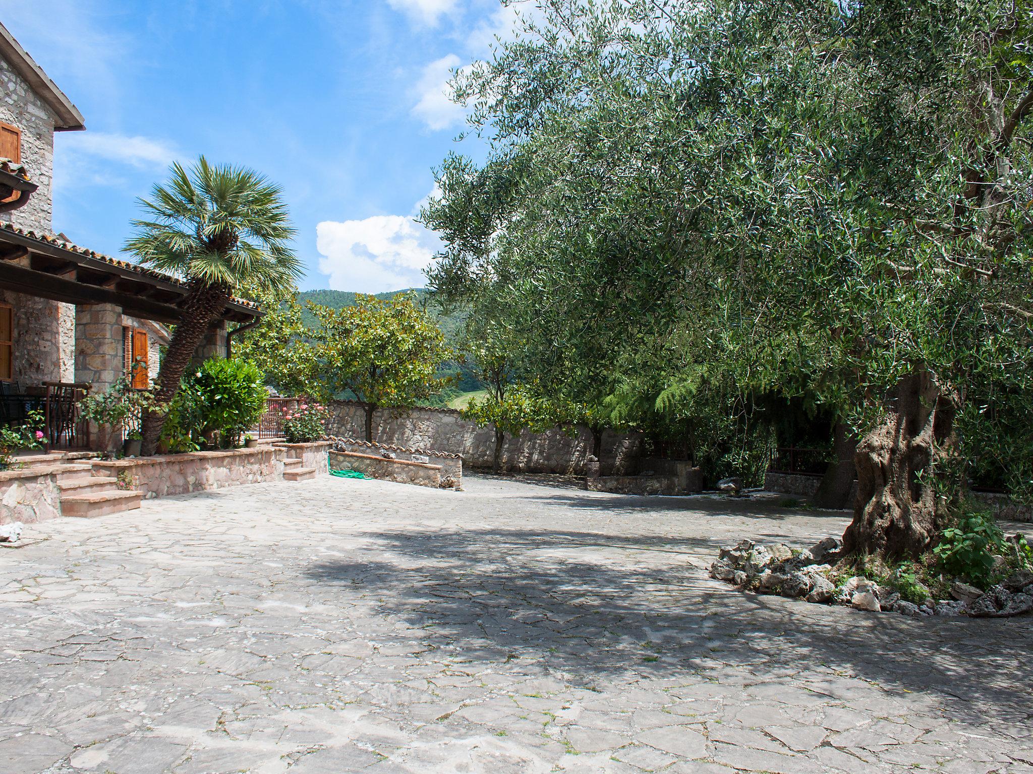 Photo 17 - 4 bedroom House in Massa Martana with private pool and garden