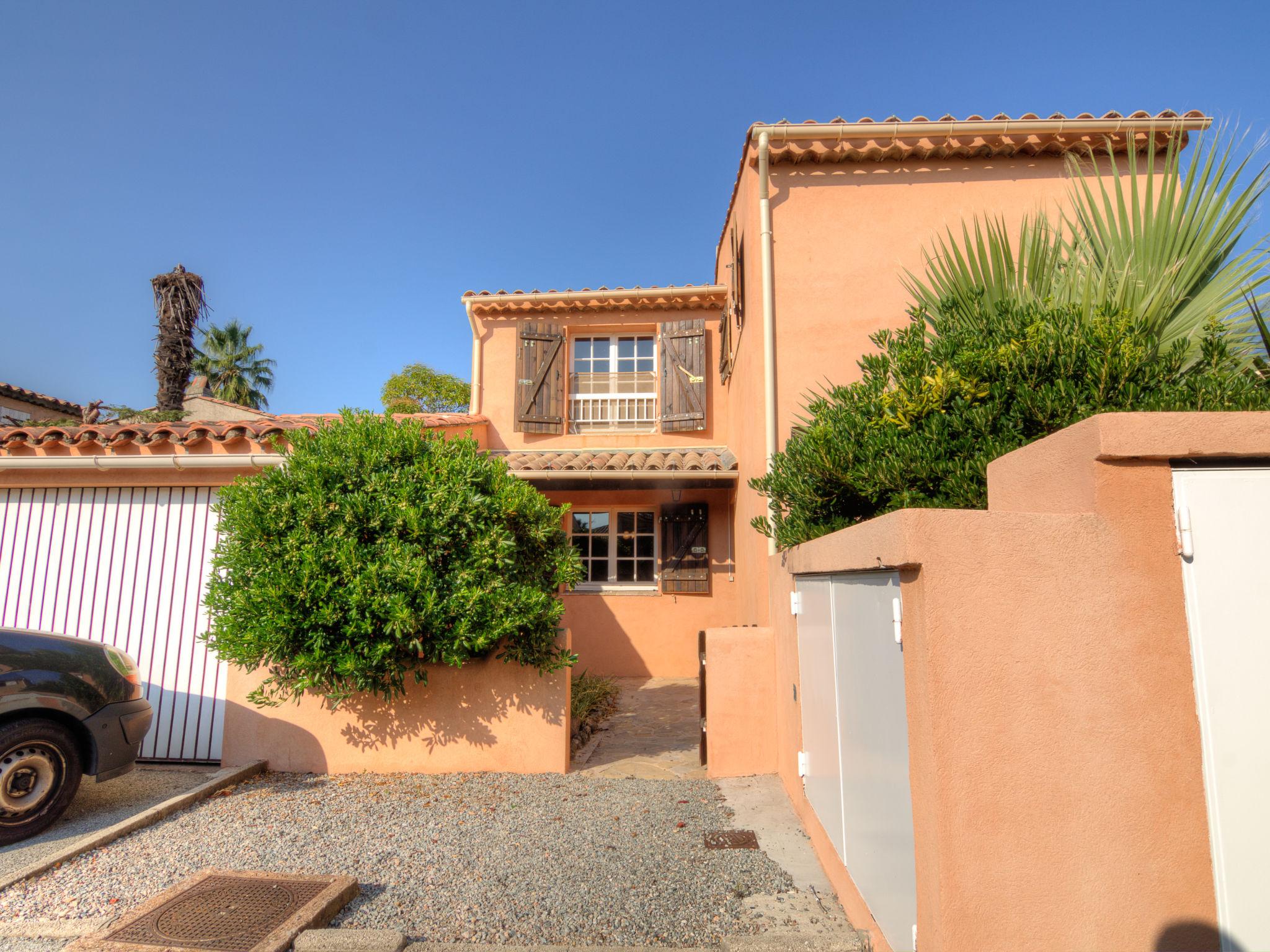 Photo 24 - Maison de 3 chambres à Fréjus avec jardin et vues à la mer