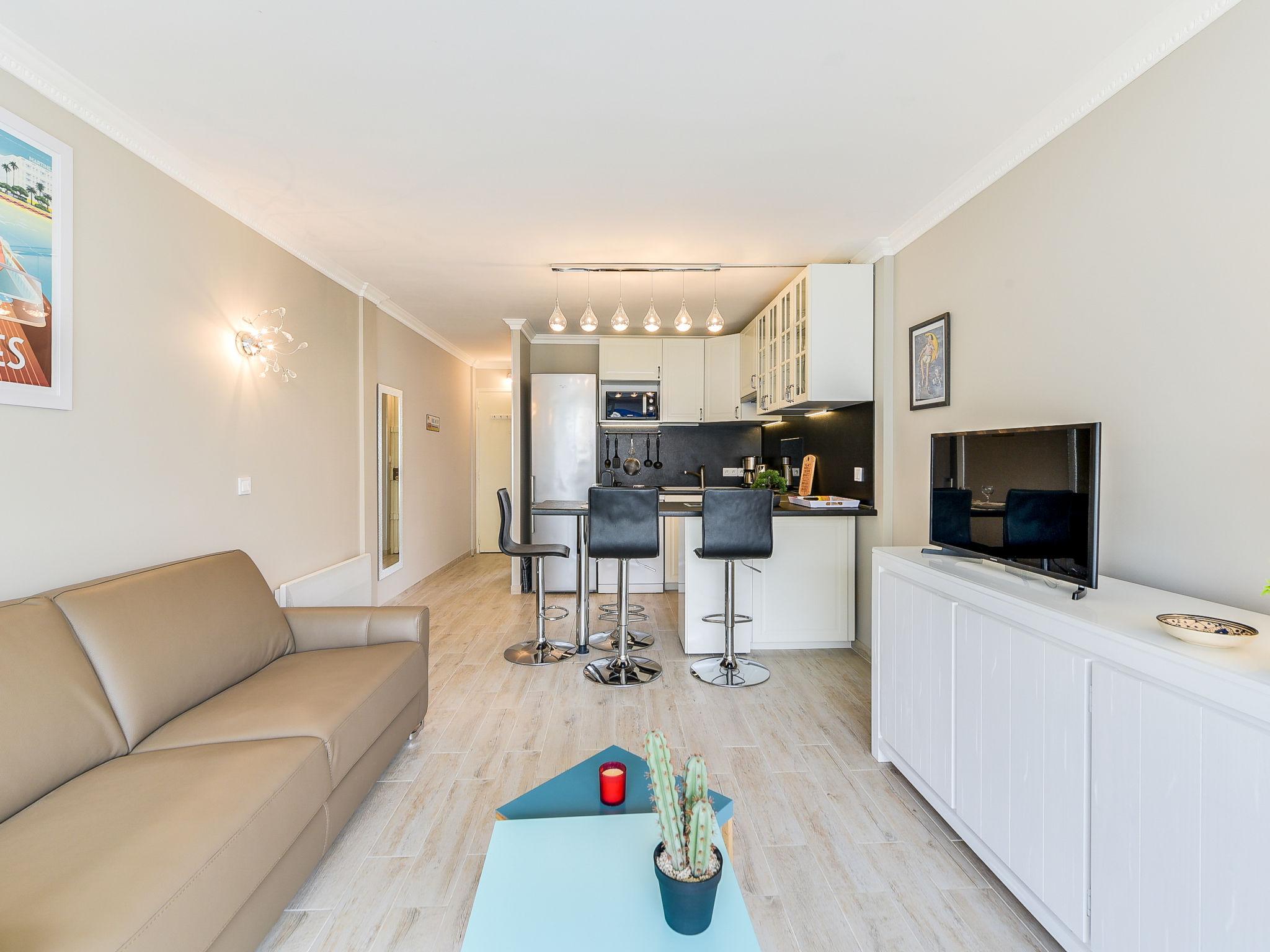 Foto 9 - Appartamento con 1 camera da letto a Cannes con terrazza e vista mare