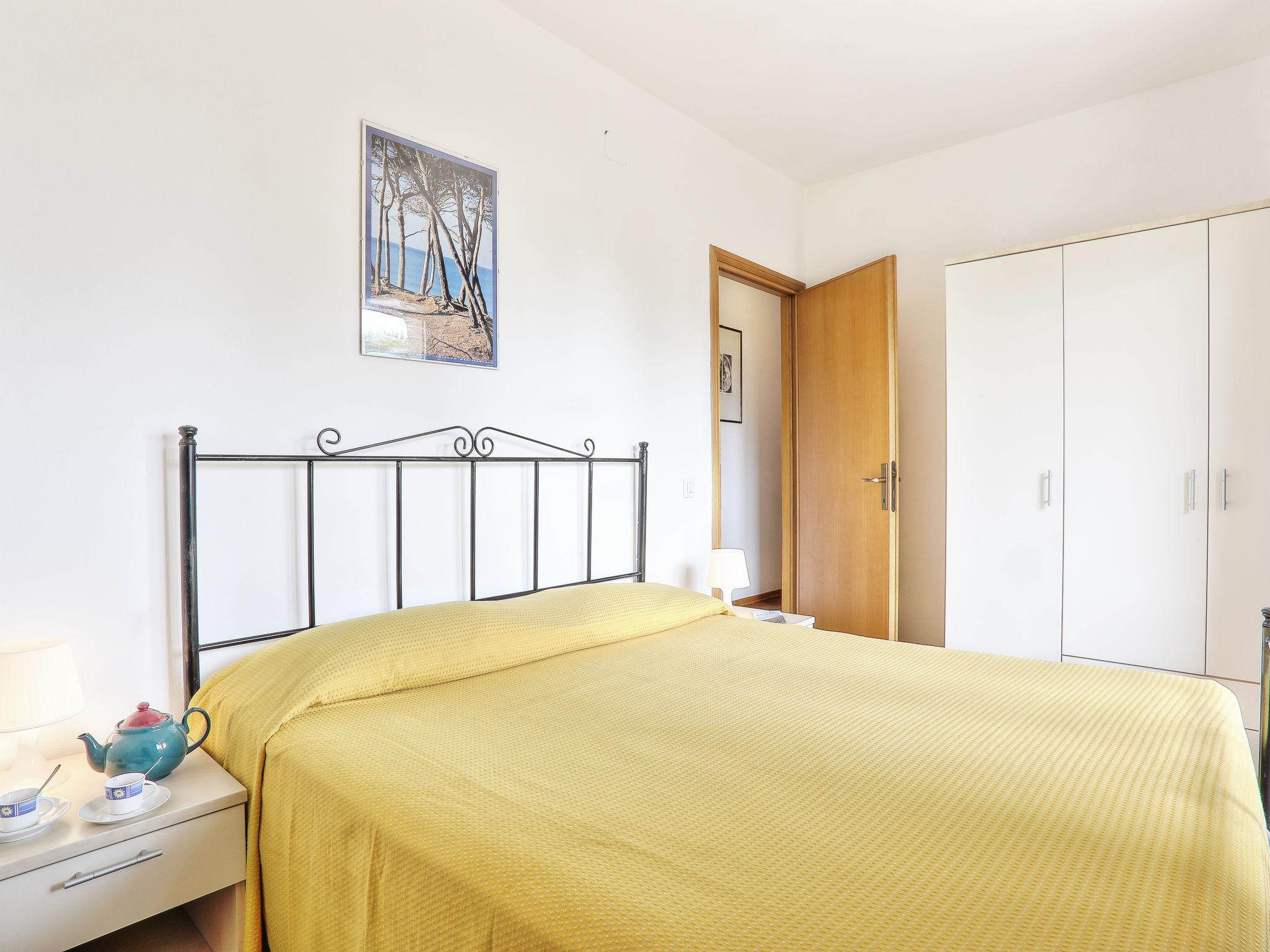 Foto 8 - Appartamento con 1 camera da letto a Cecina con piscina e vista mare