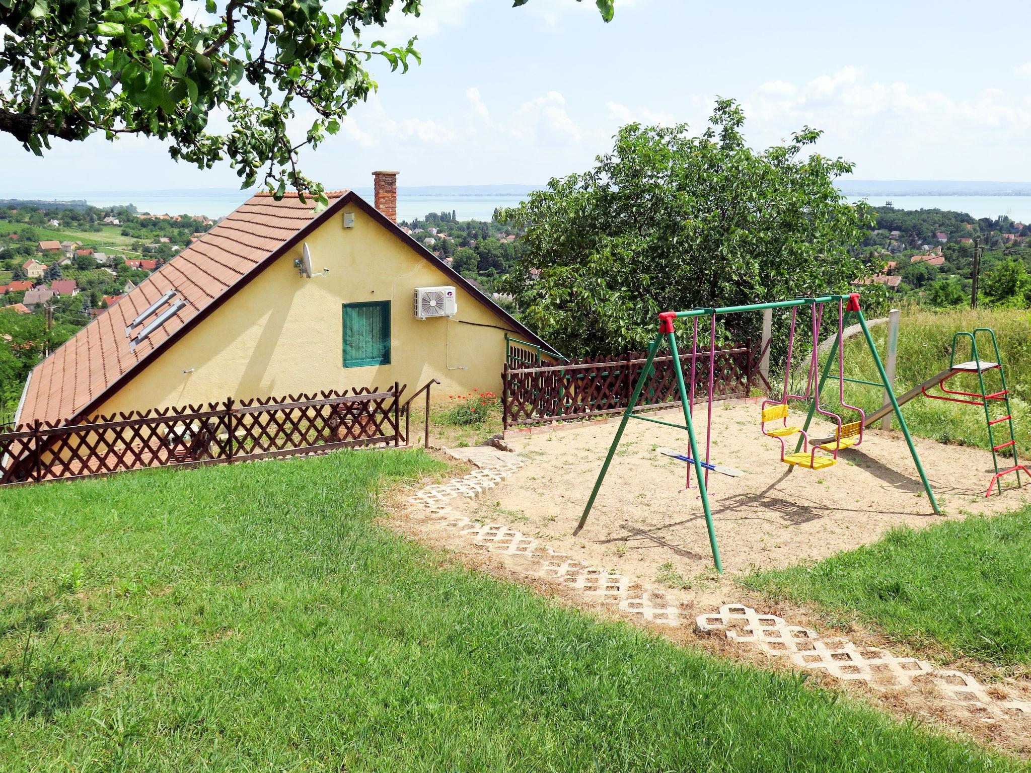 Foto 23 - Casa de 2 quartos em Ábrahámhegy com jardim e vista para a montanha