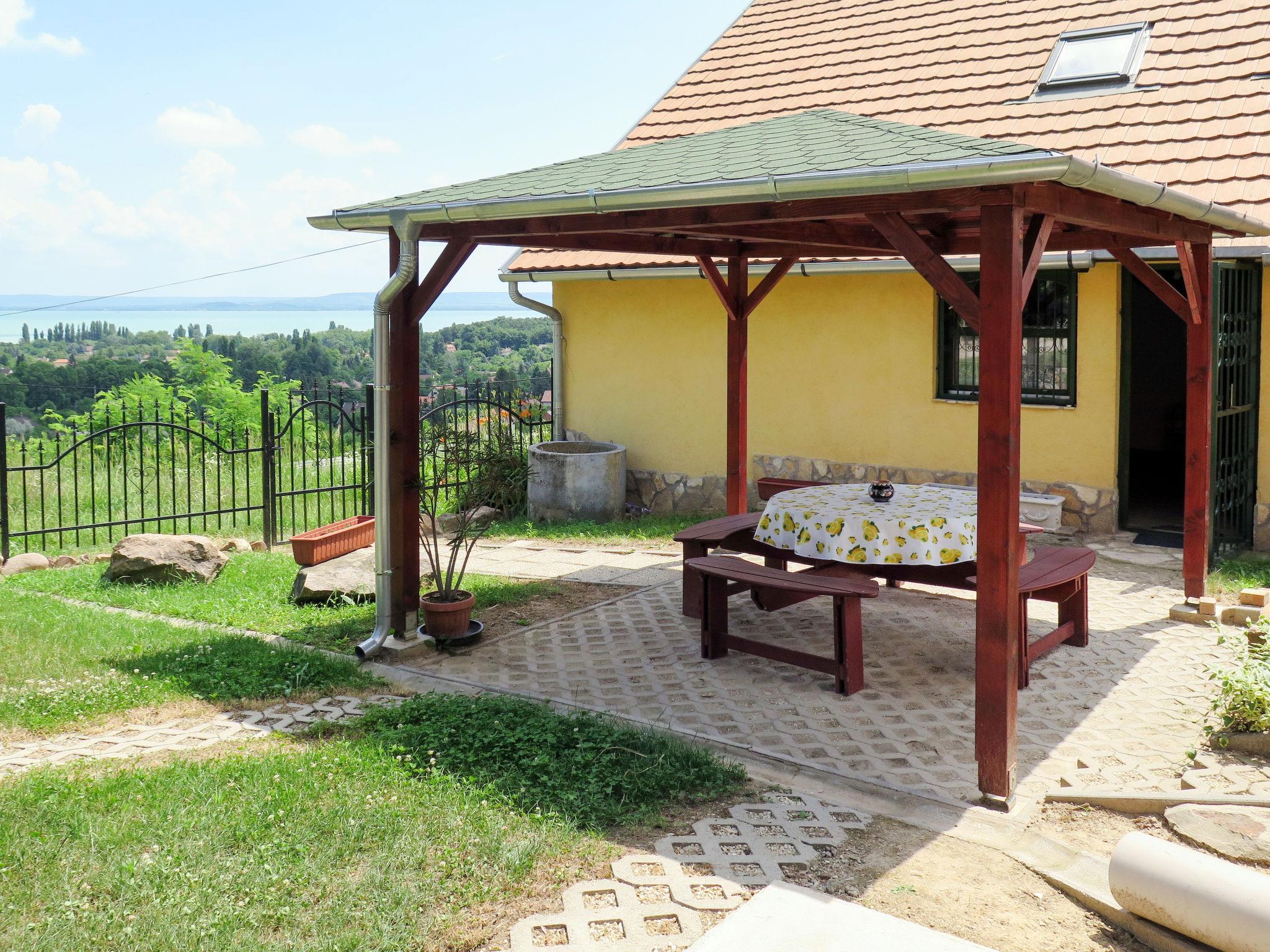 Foto 22 - Haus mit 2 Schlafzimmern in Ábrahámhegy mit garten und blick auf die berge